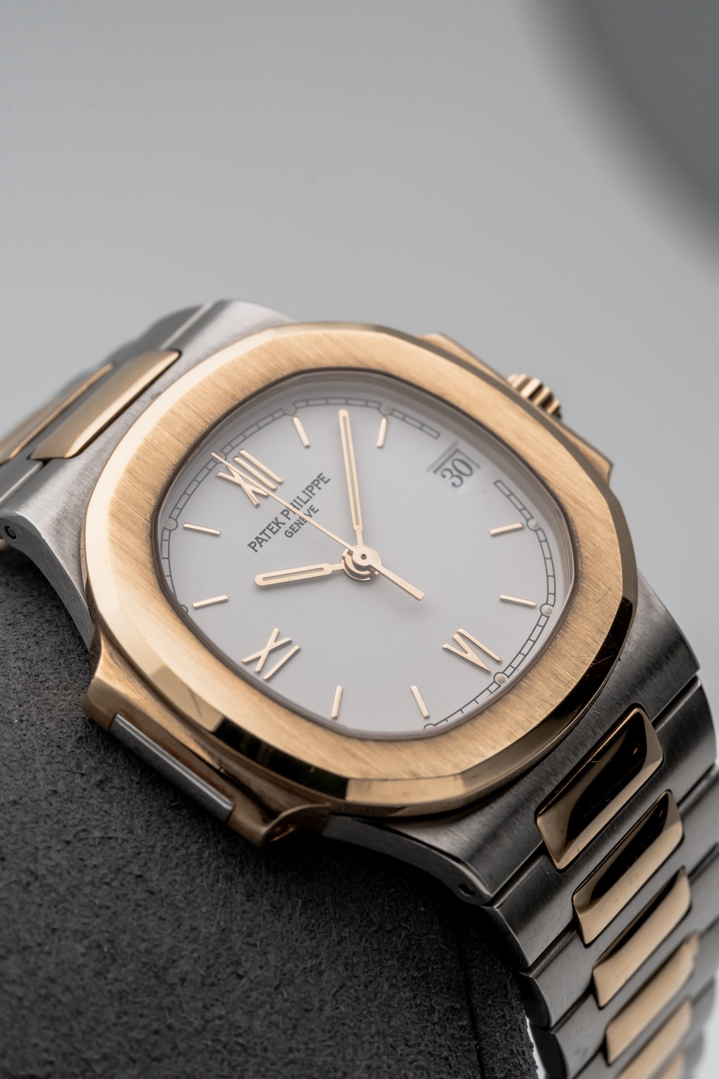 Patek Philippe Nautilus 3800/1JA, White Roman Dial