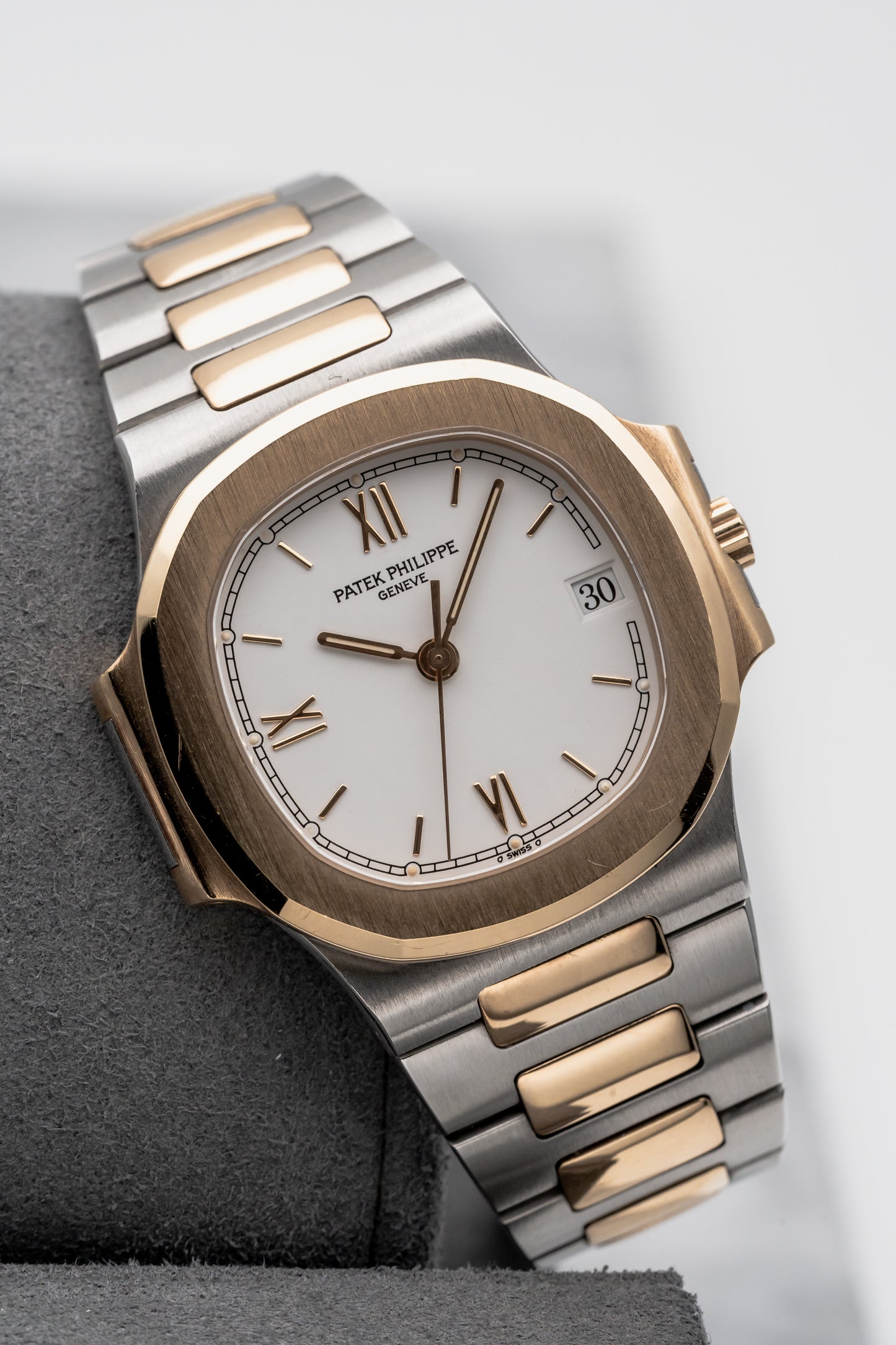 Patek Philippe Nautilus 3800/1JA, White Roman Dial