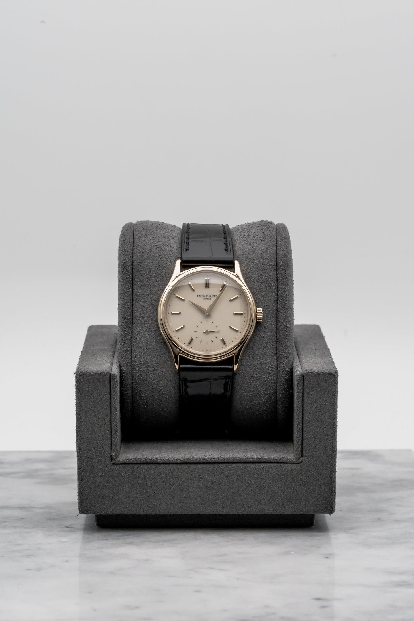 Patek Philippe 3923R Calatrava, Sigma Enamel Dial