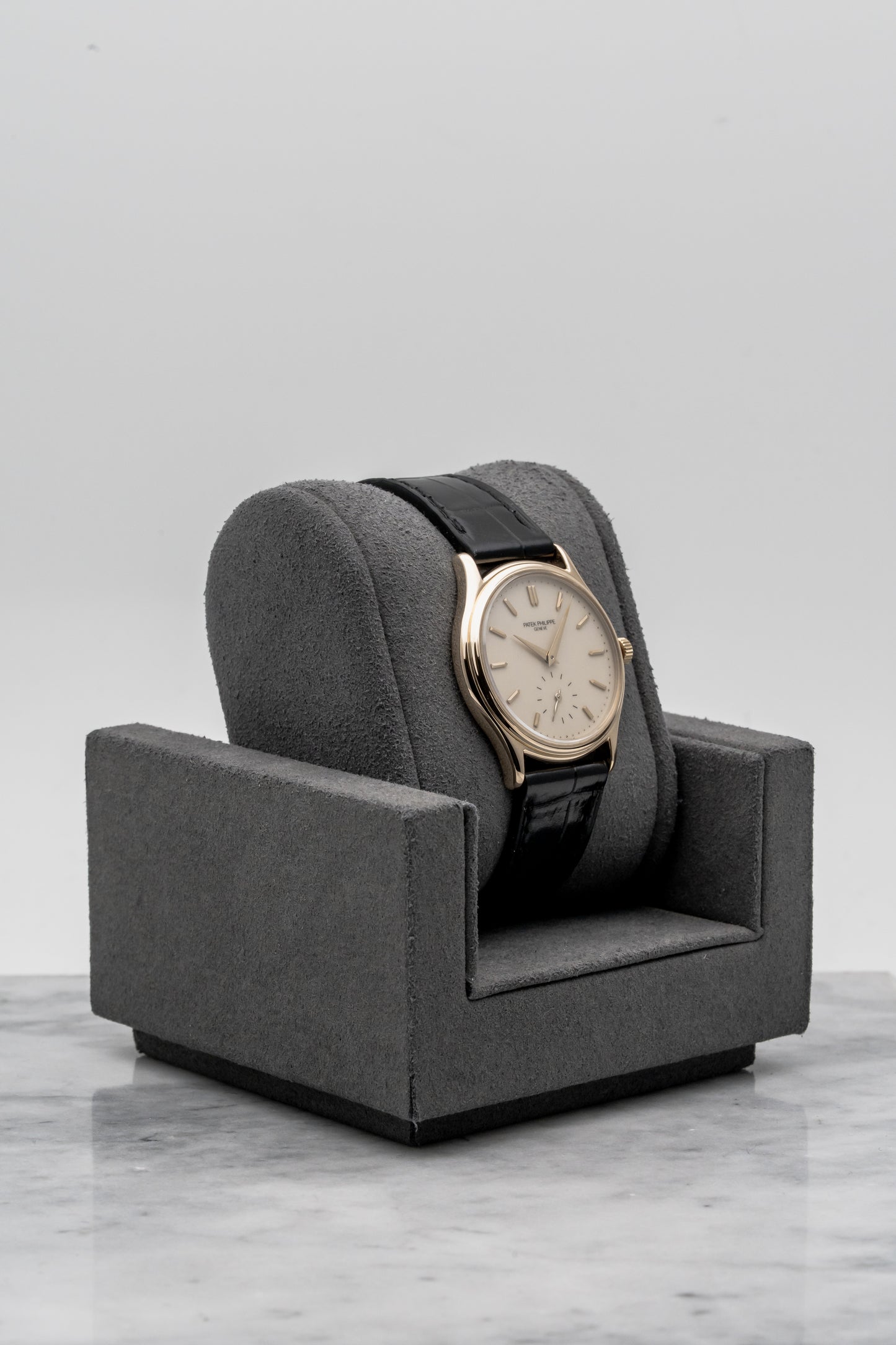 Patek Philippe 3923R Calatrava, Sigma Enamel Dial