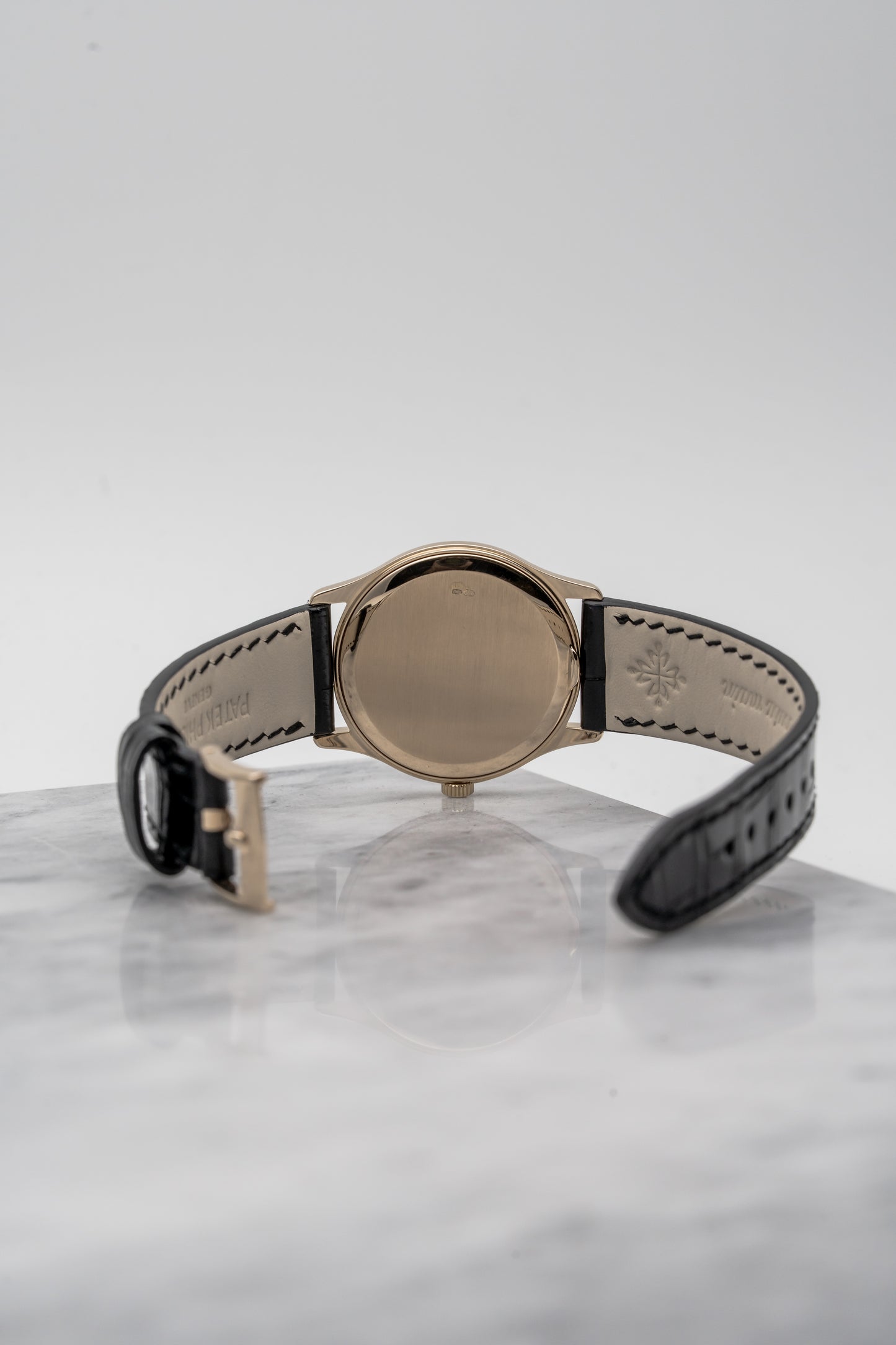 Patek Philippe 3923R Calatrava, Sigma Enamel Dial