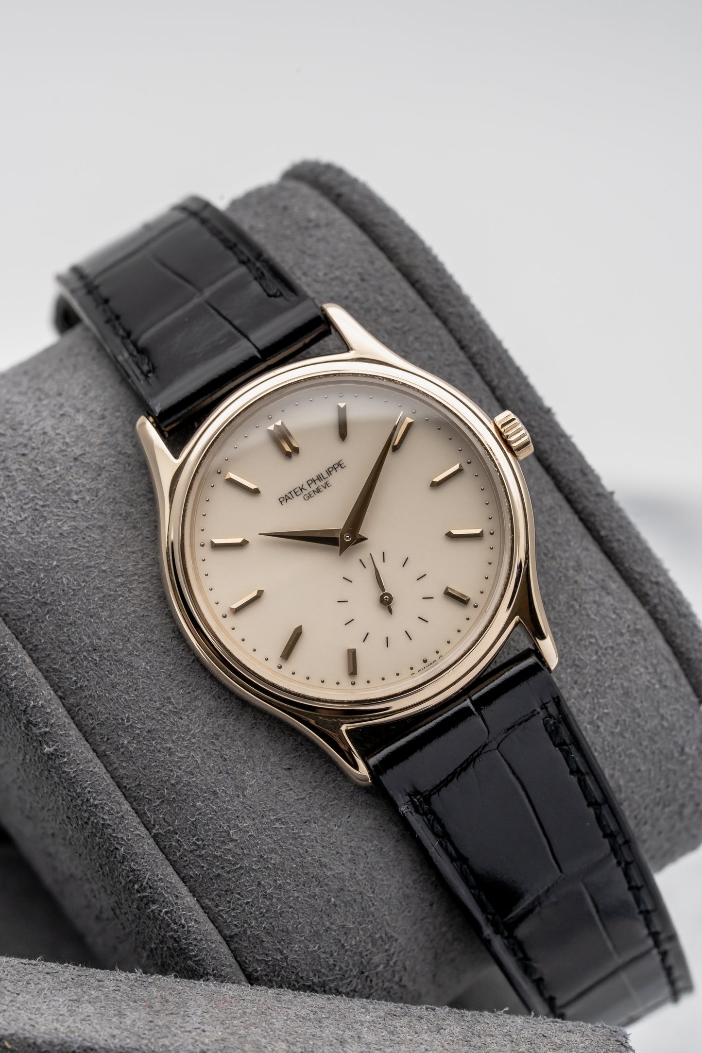 Patek Philippe 3923R Calatrava, Sigma Enamel Dial