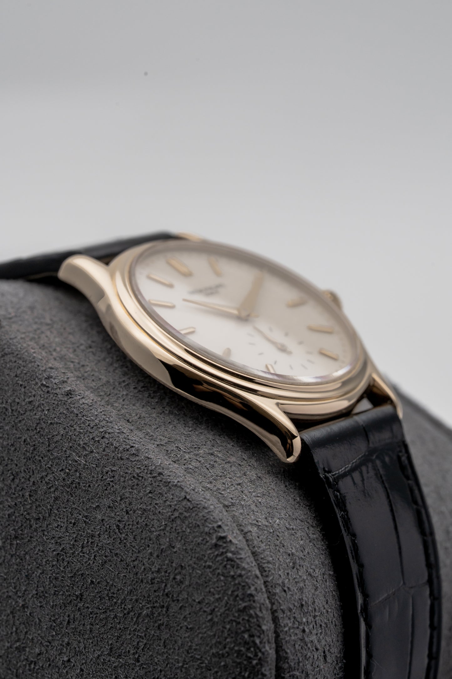 Patek Philippe 3923R Calatrava, Sigma Enamel Dial