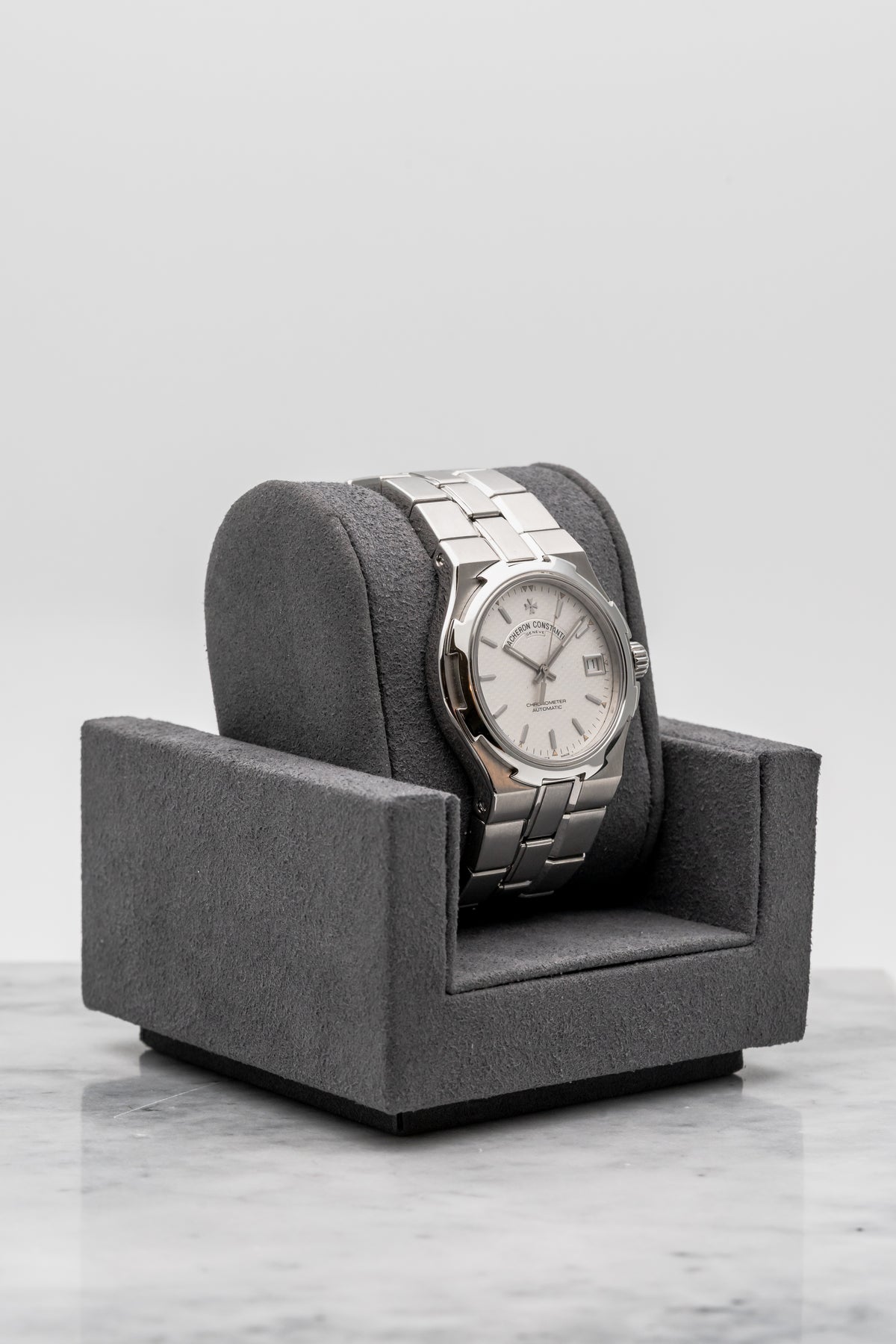 Vacheron Constantin Overseas Gen 1 42042/423A White Dial