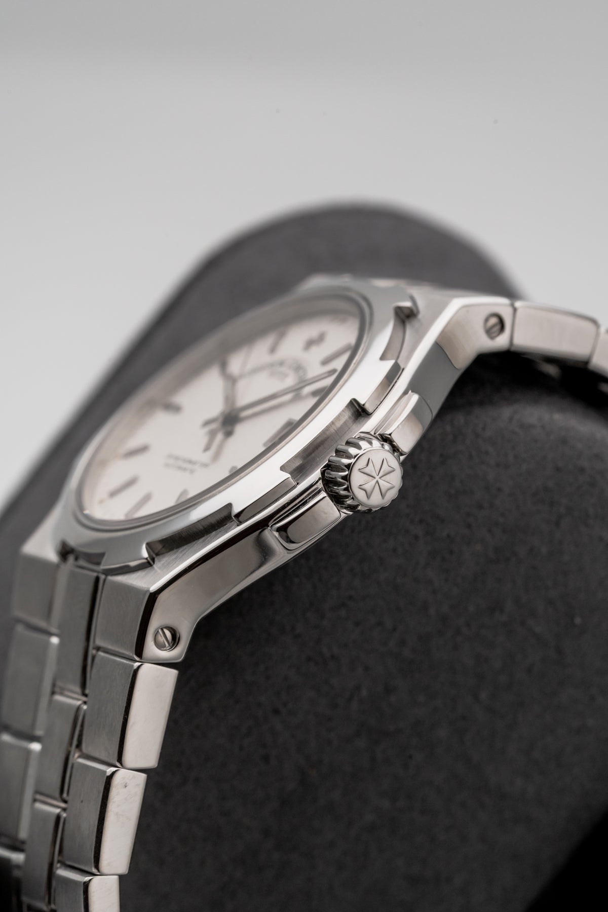 Vacheron Constantin Overseas Gen 1 42042/423A White Dial