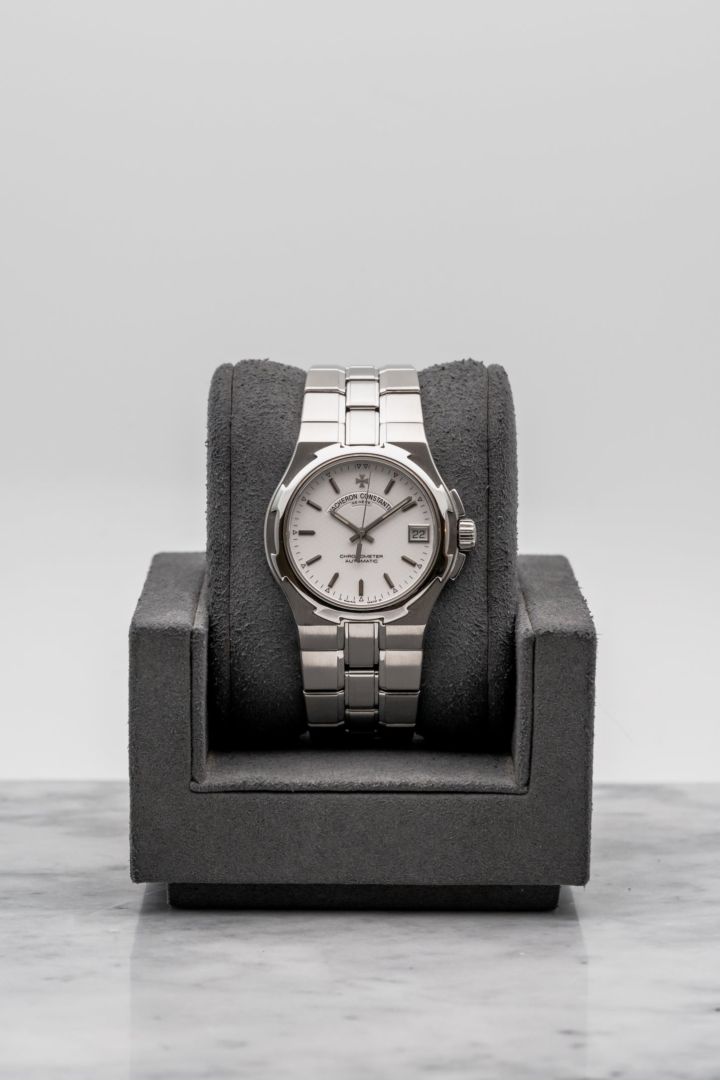 Vacheron Constantin Overseas 42050/423A Silver Dial