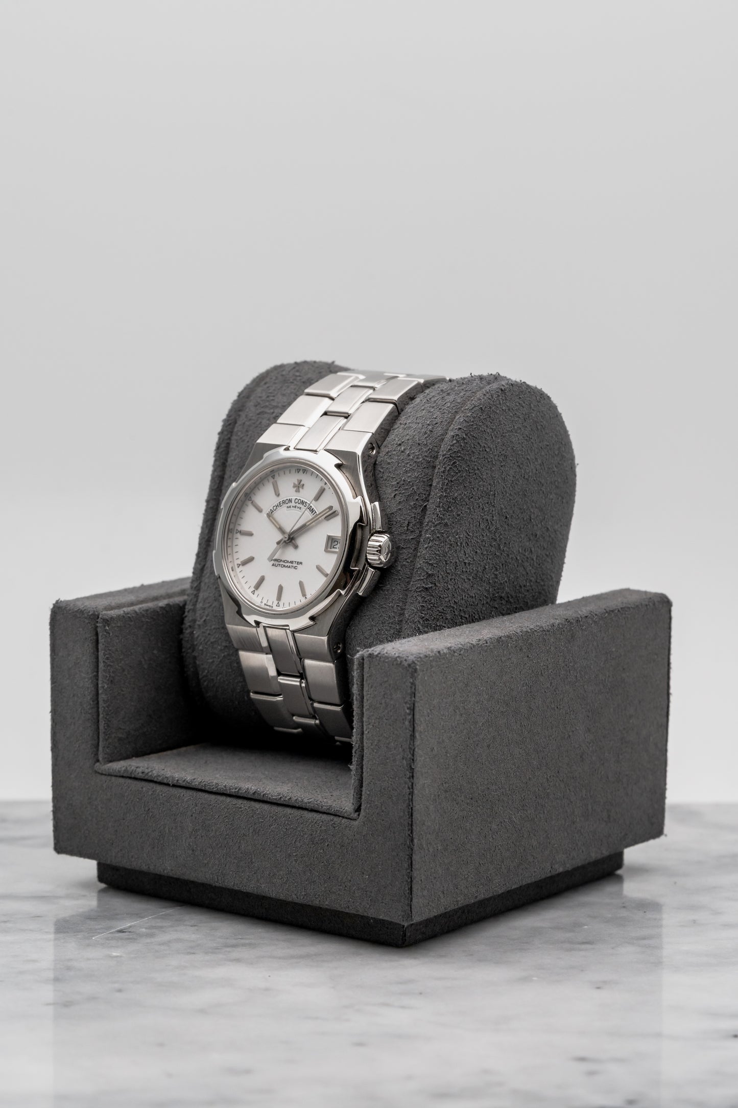 Vacheron Constantin Overseas 42050/423A Silver Dial