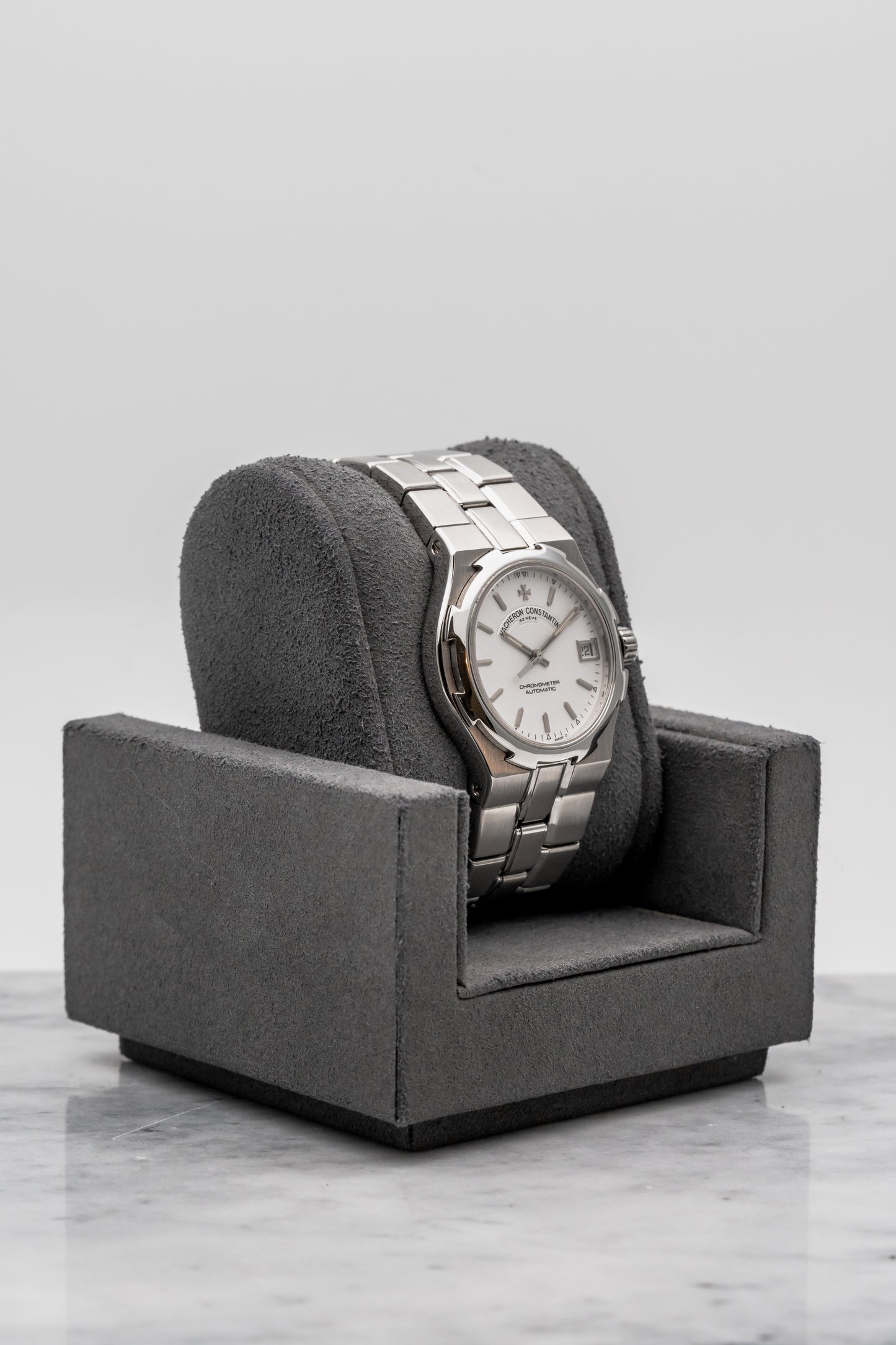 Vacheron Constantin Overseas 42050/423A Silver Dial