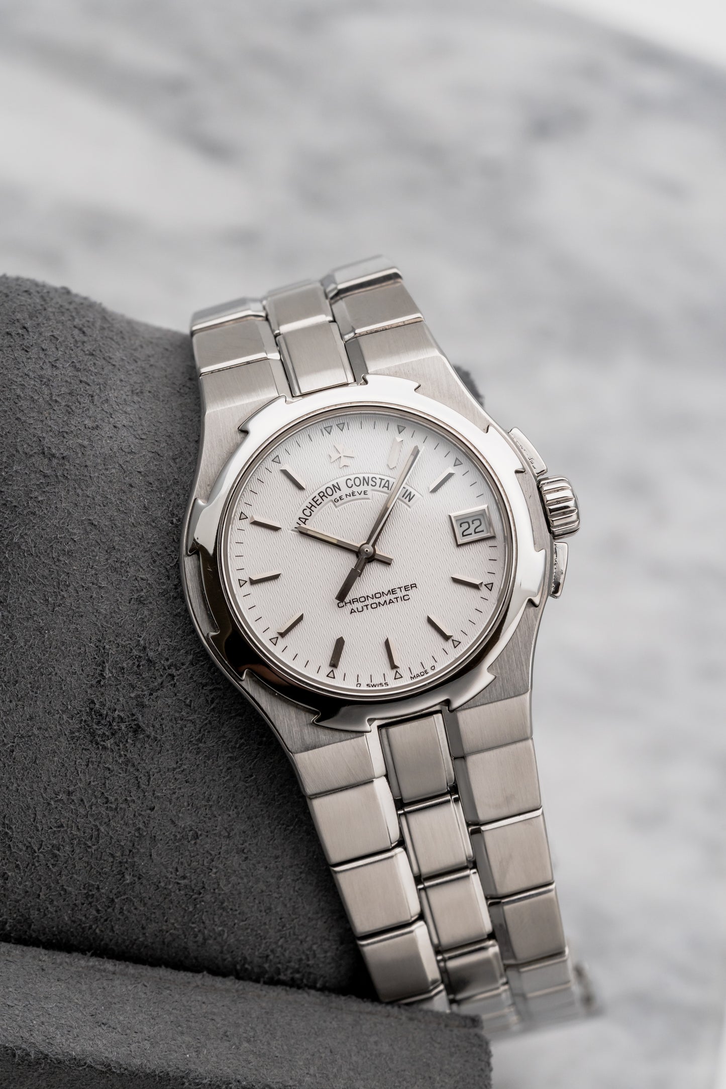 Vacheron Constantin Overseas 42050/423A Silver Dial