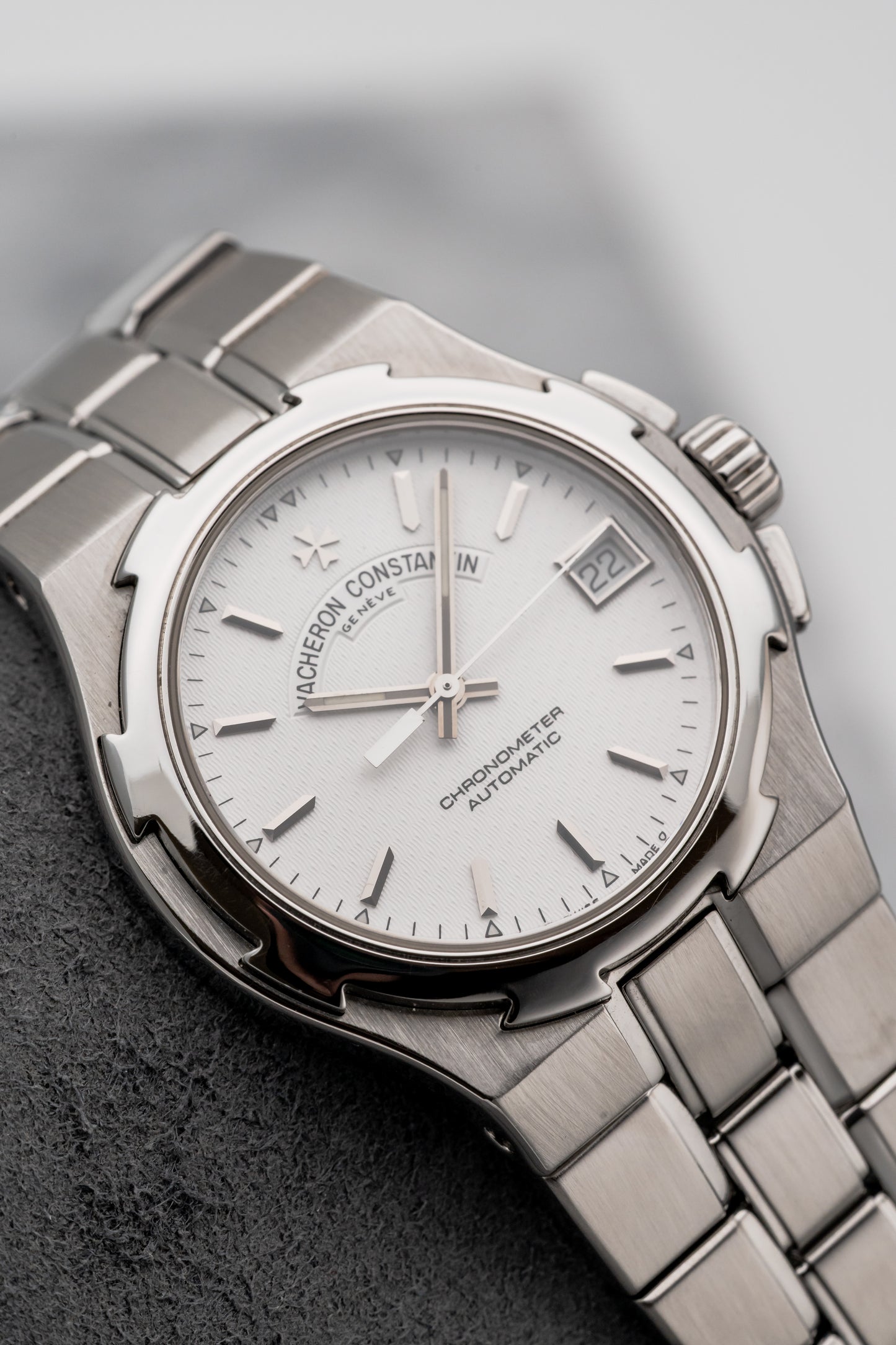 Vacheron Constantin Overseas 42050/423A Silver Dial