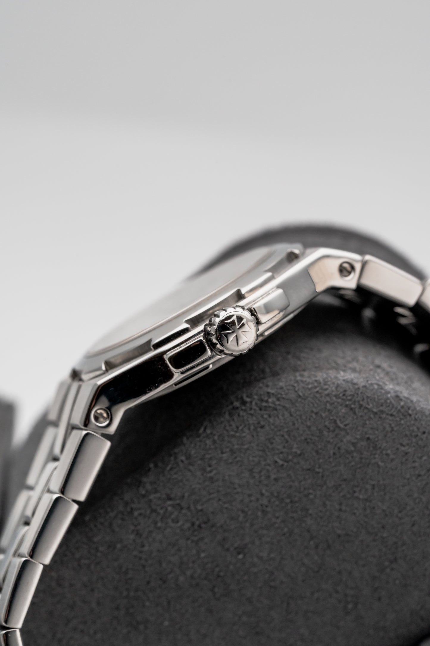 Vacheron Constantin Overseas 42050/423A Silver Dial