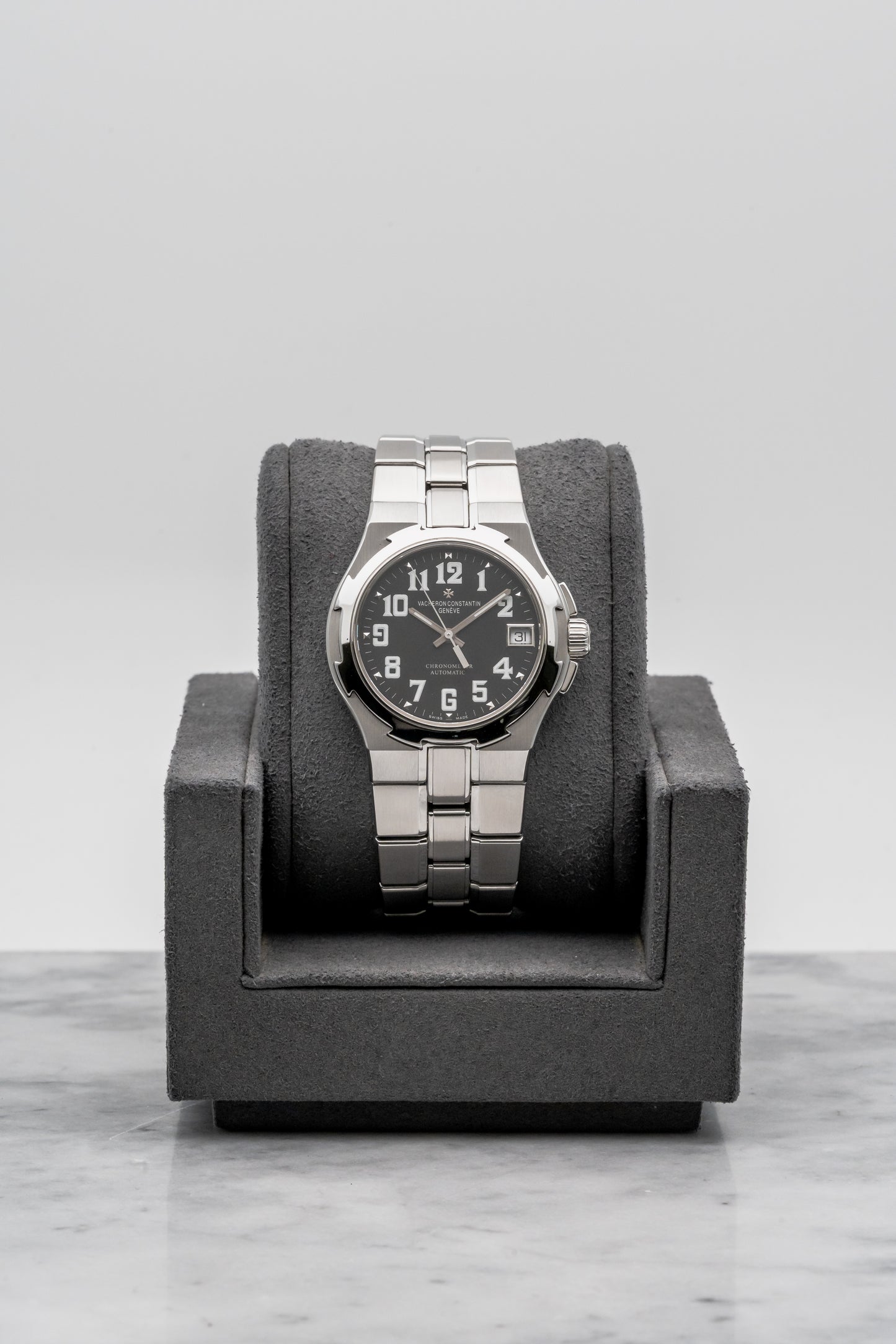 Vacheron Constantin Overseas 42052/423A-8894, Black “Military” Dial
