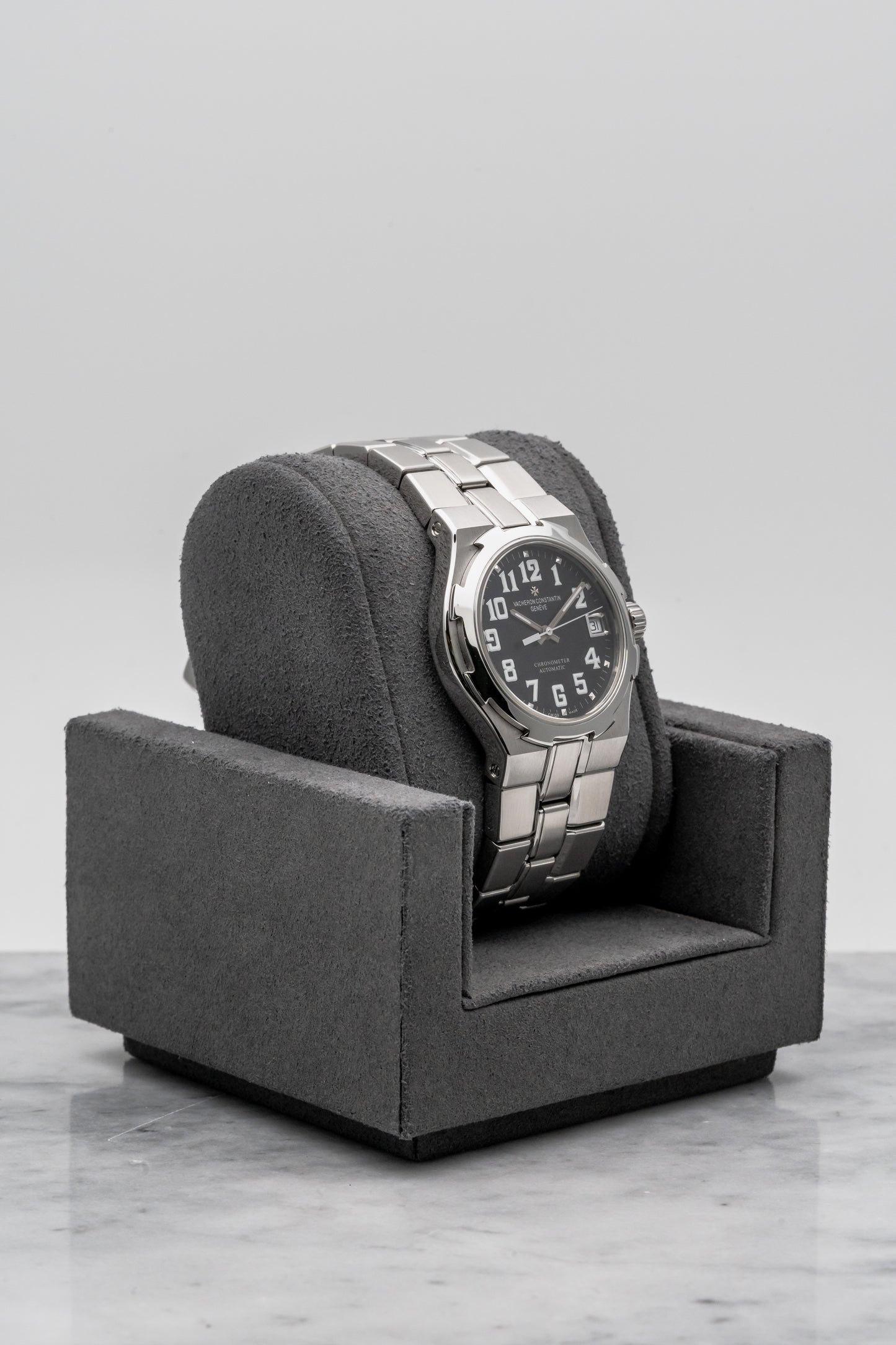 Vacheron Constantin Overseas 42052/423A-8894, Black “Military” Dial