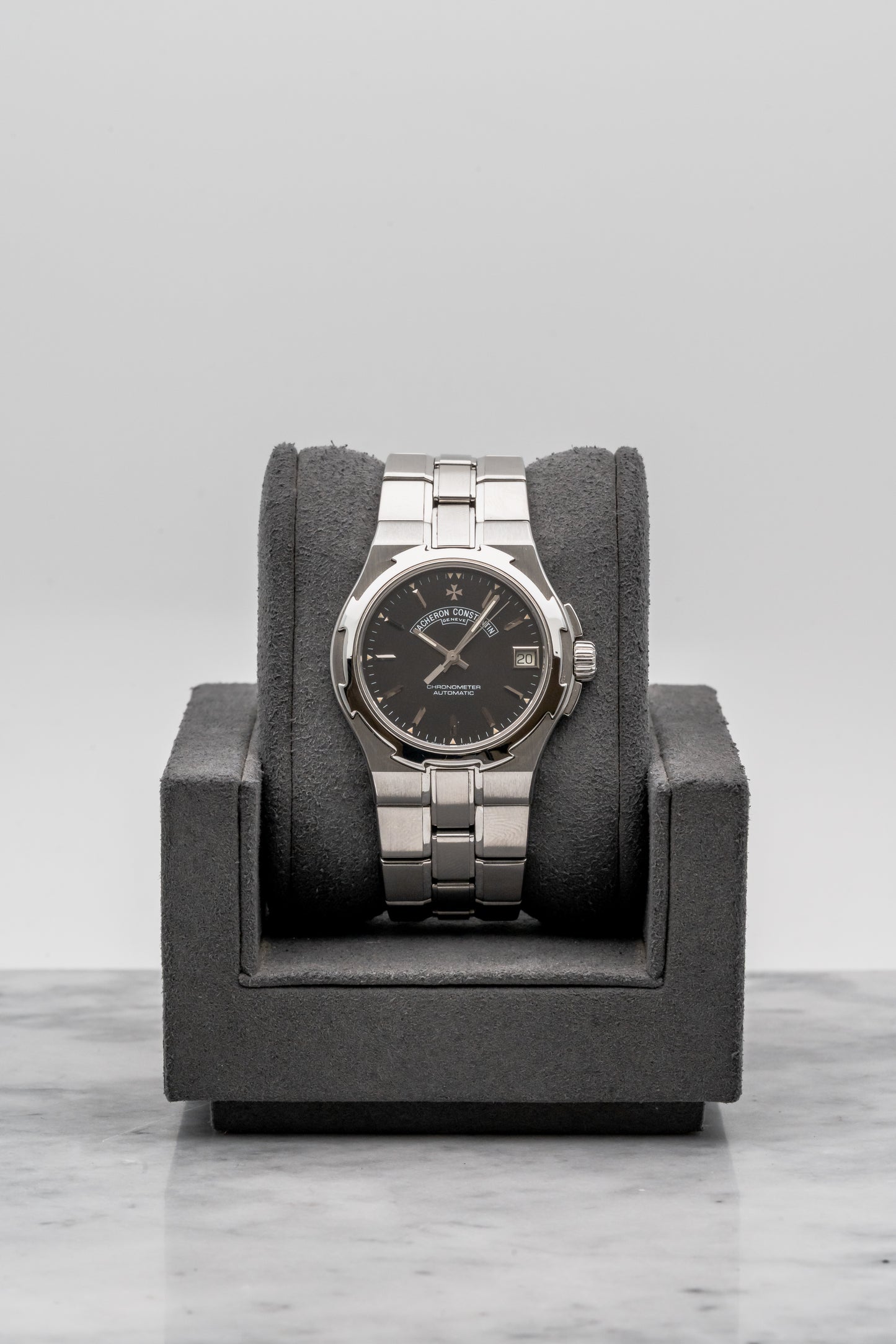 Vacheron Constantin Overseas 42052/423A Black Dial