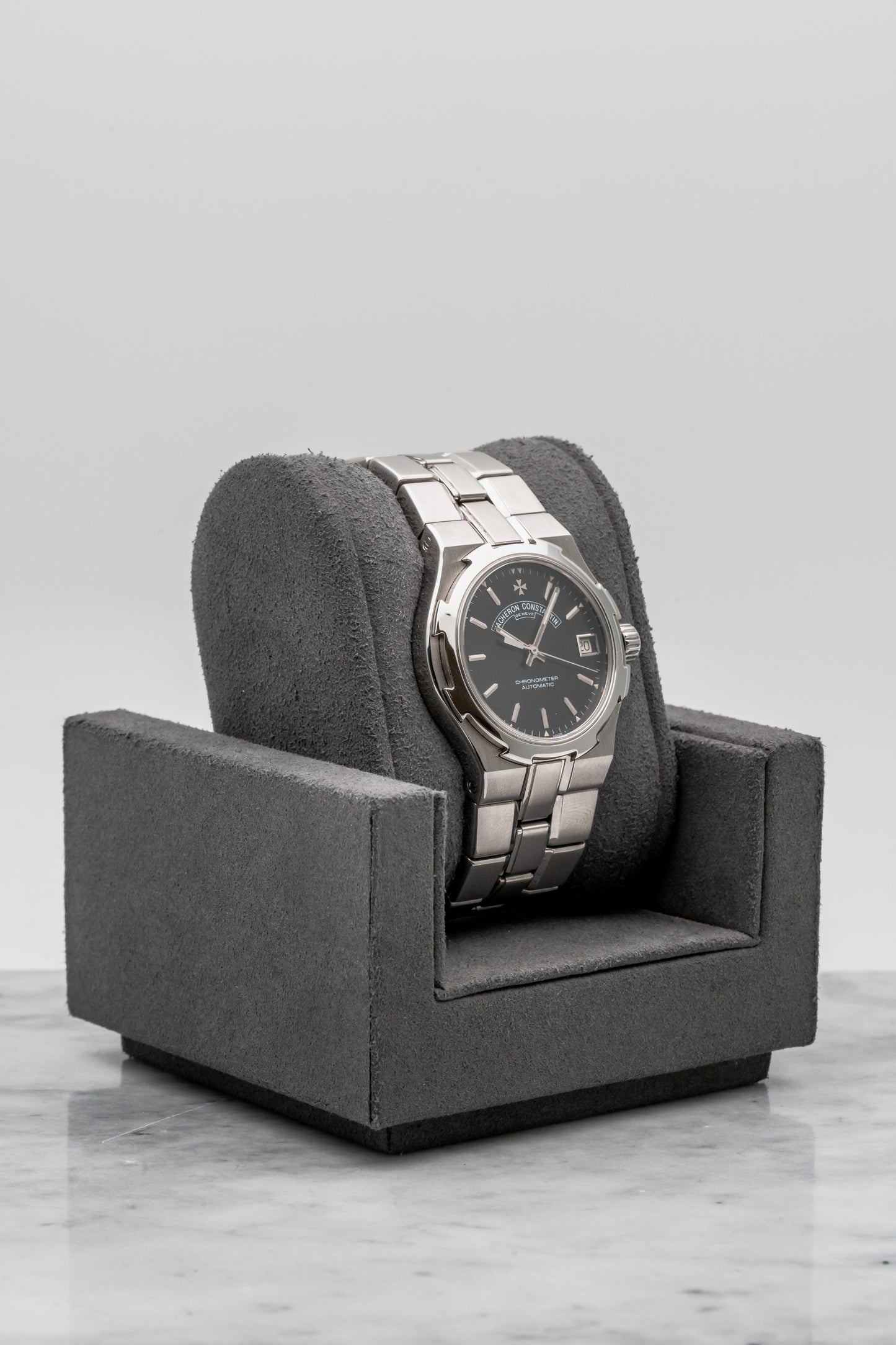 Vacheron Constantin Overseas 42052/423A Black Dial