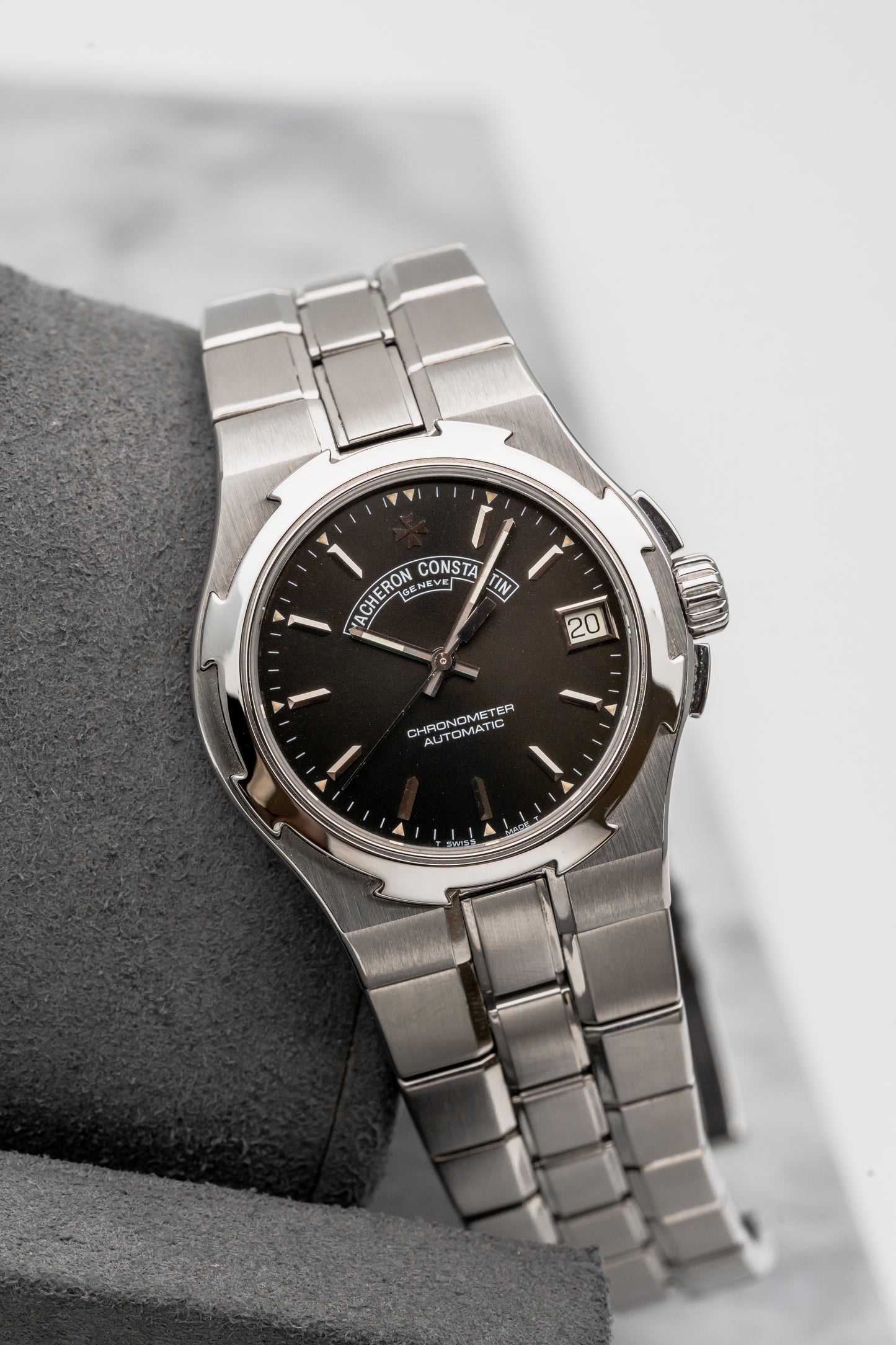 Vacheron Constantin Overseas 42052/423A Black Dial