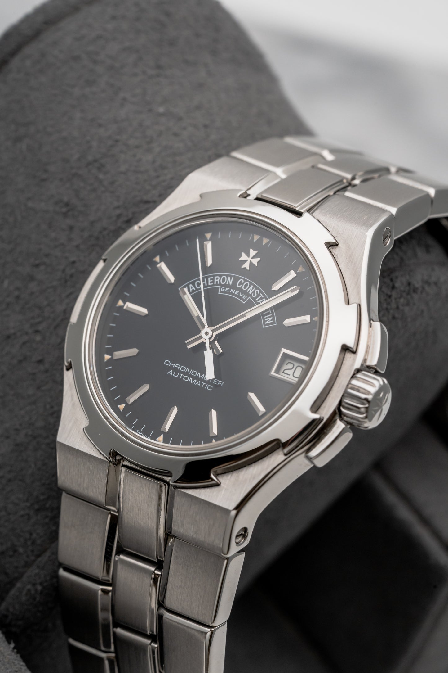 Vacheron Constantin Overseas 42052/423A Black Dial