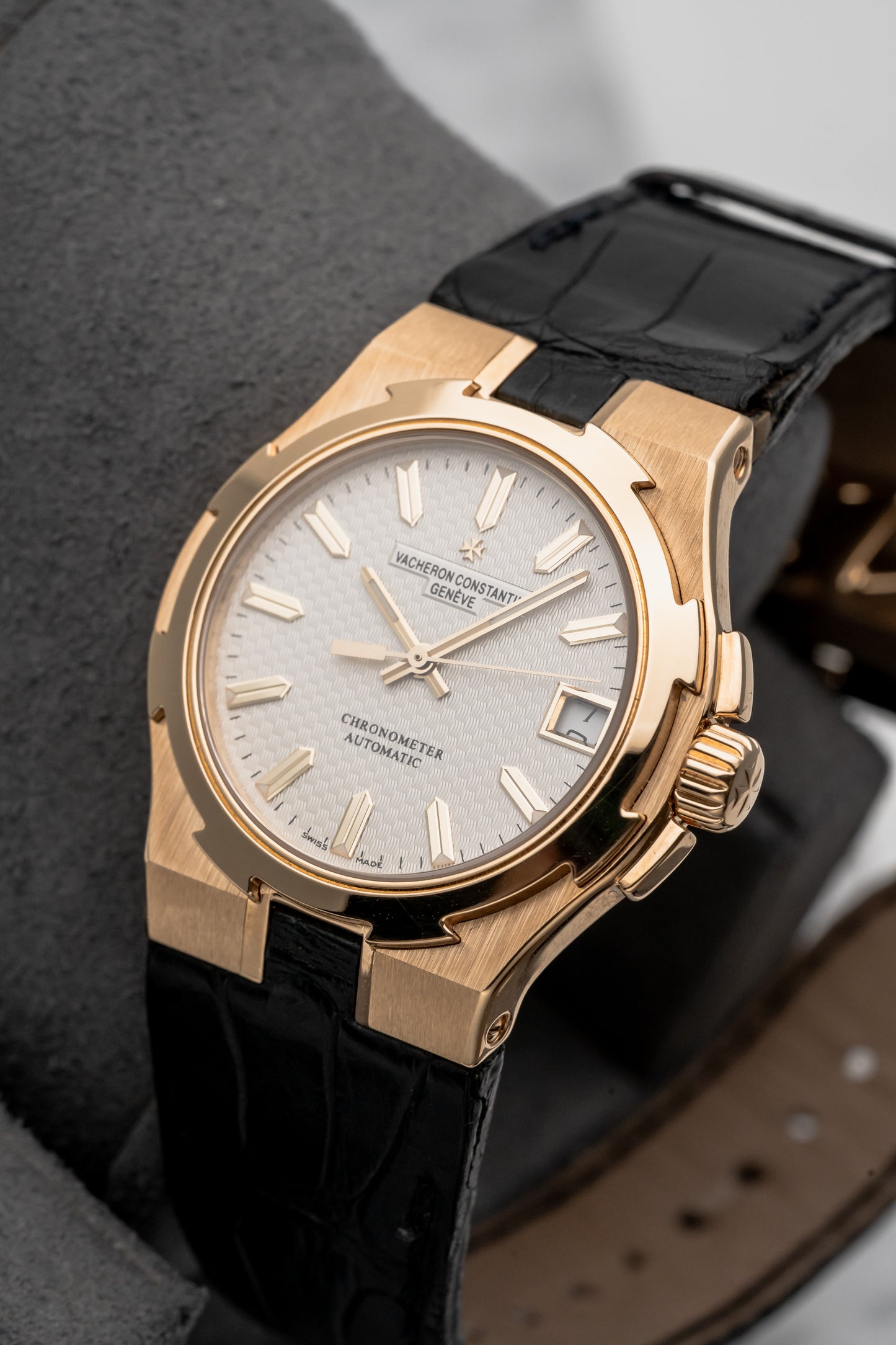 Vacheron Constantin Overseas 42052/000J Silver Dial
