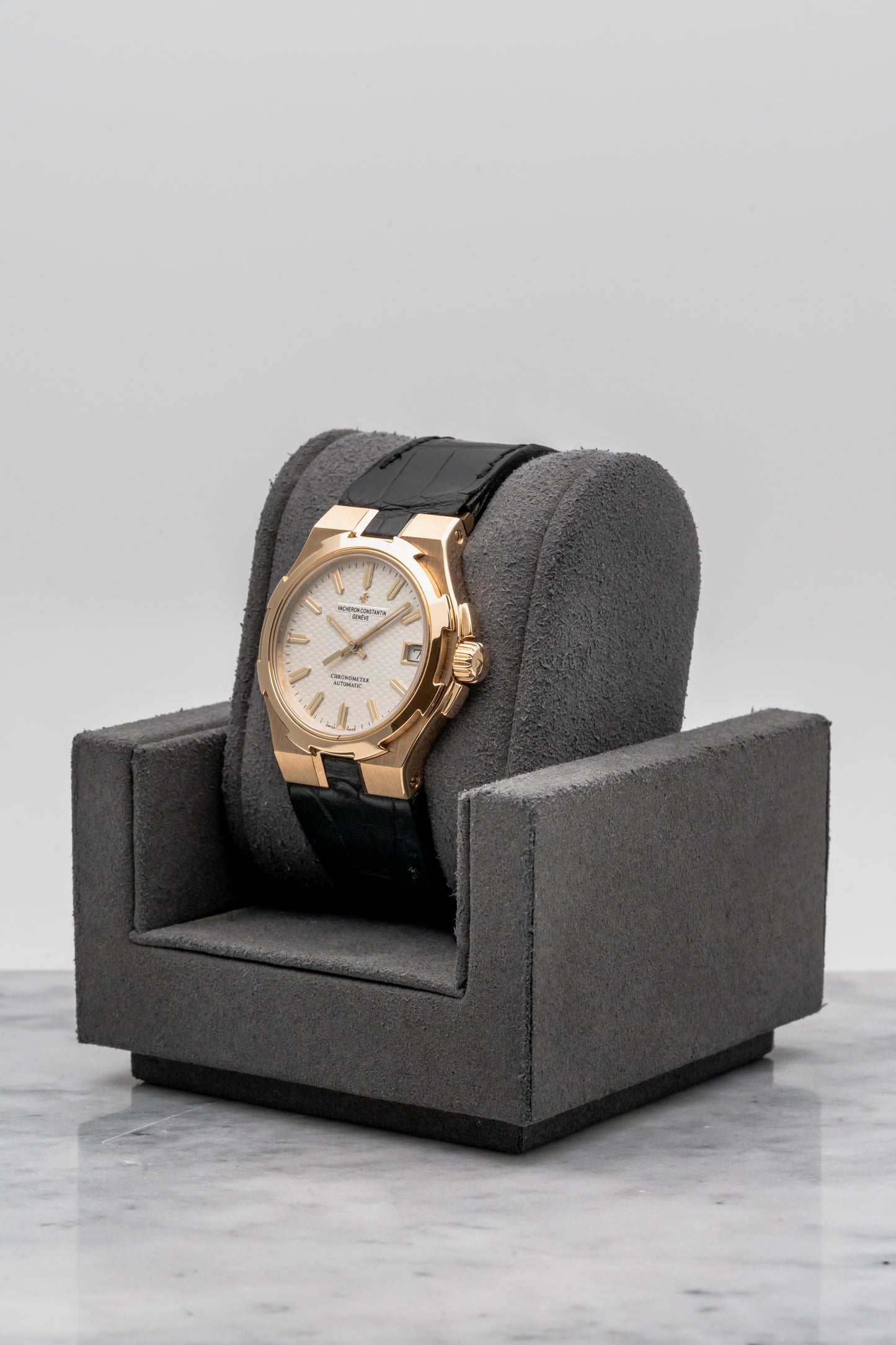 Vacheron Constantin Overseas 42052/000J Silver Dial
