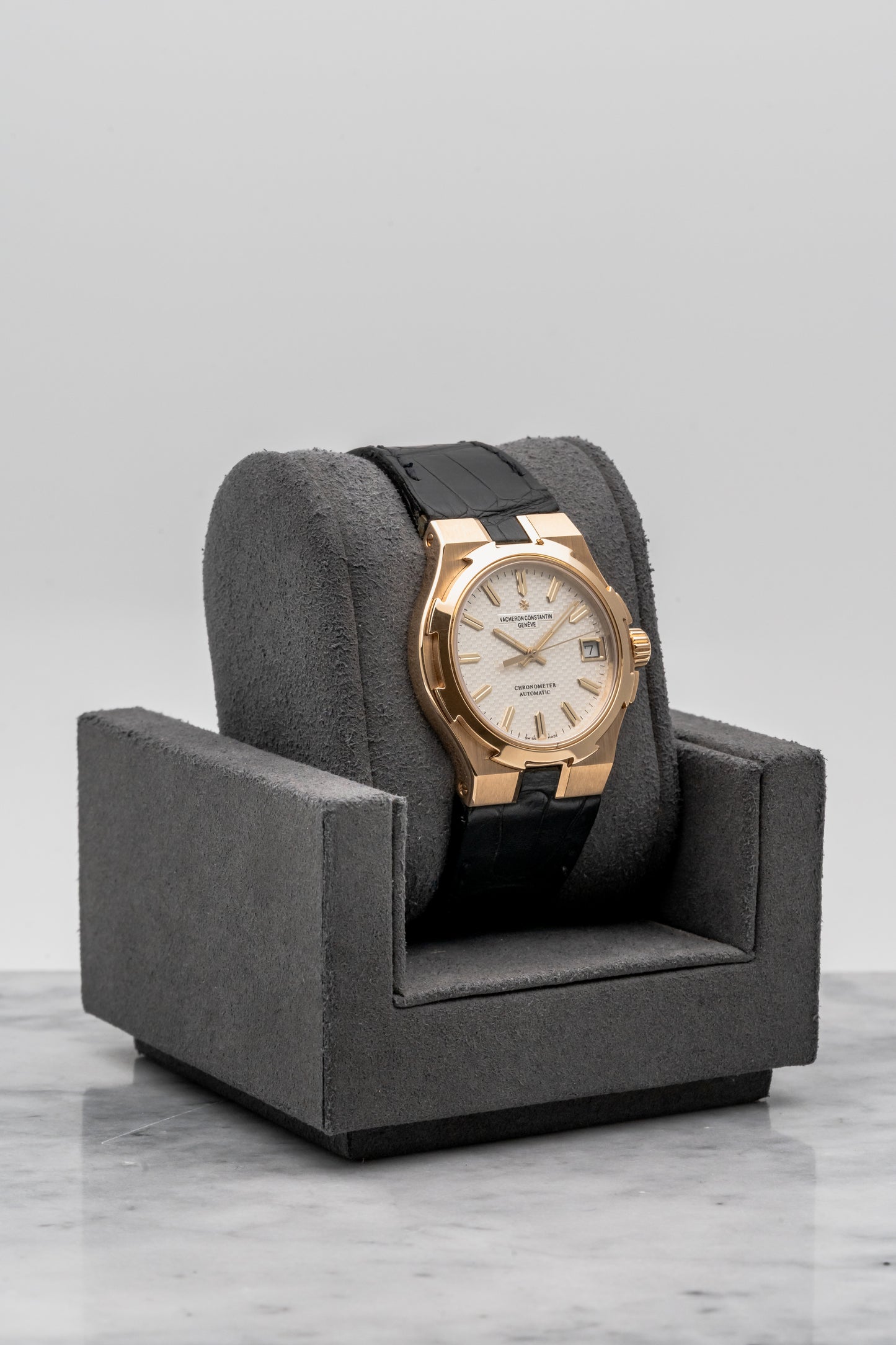 Vacheron Constantin Overseas 42052/000J Silver Dial