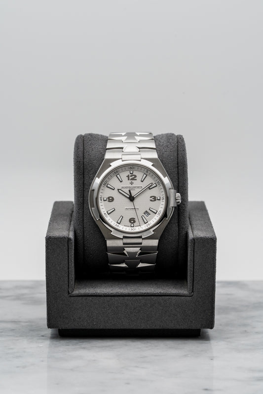 Vacheron Constantin Overseas Automatic 47040/B01A-9093 Silver Guilloché Dial