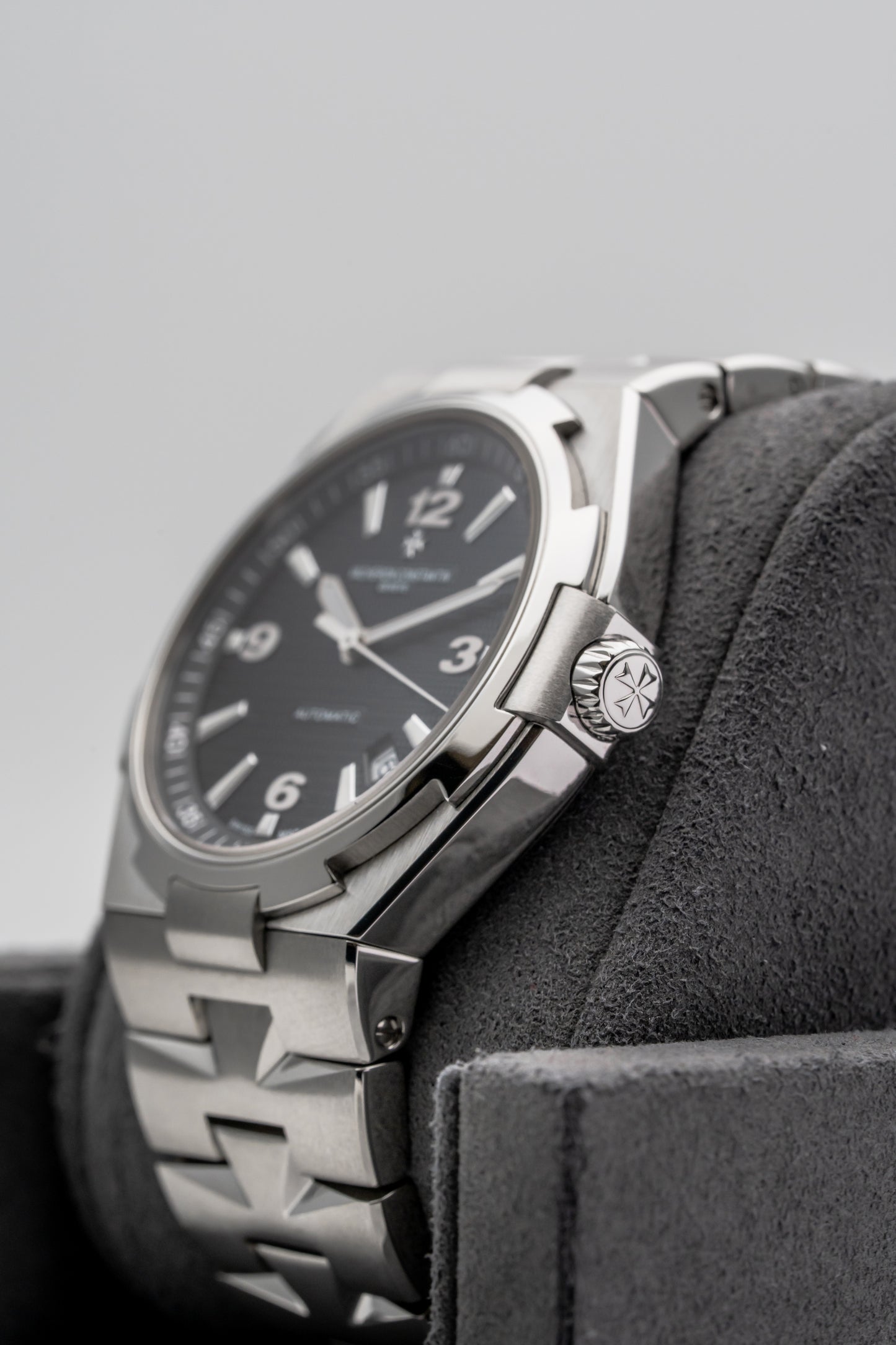 Vacheron Constantin Overseas 47040/B01A-9094, Black Dial