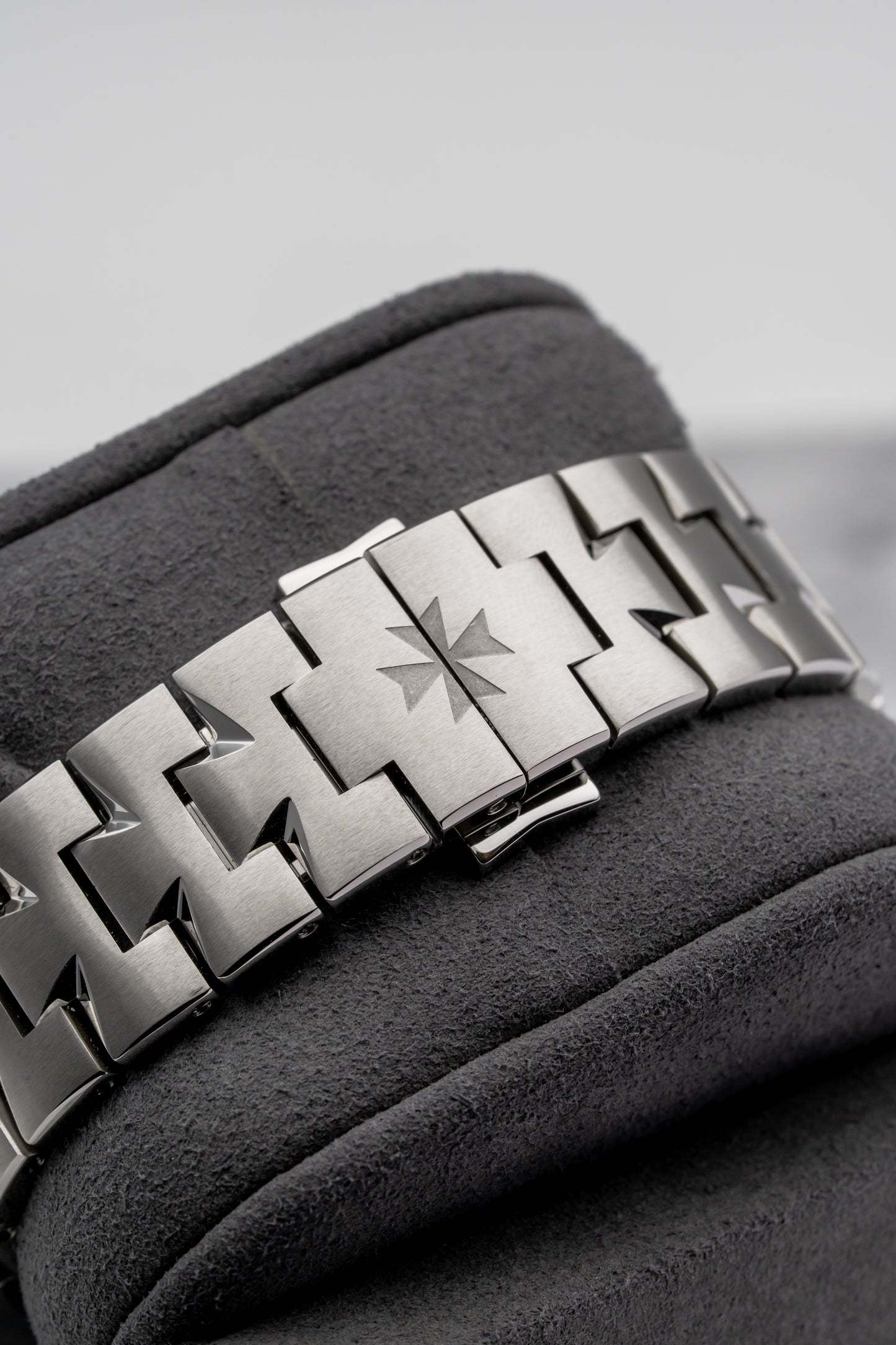 Vacheron Constantin Overseas 47040/B01A-9094, Black Dial