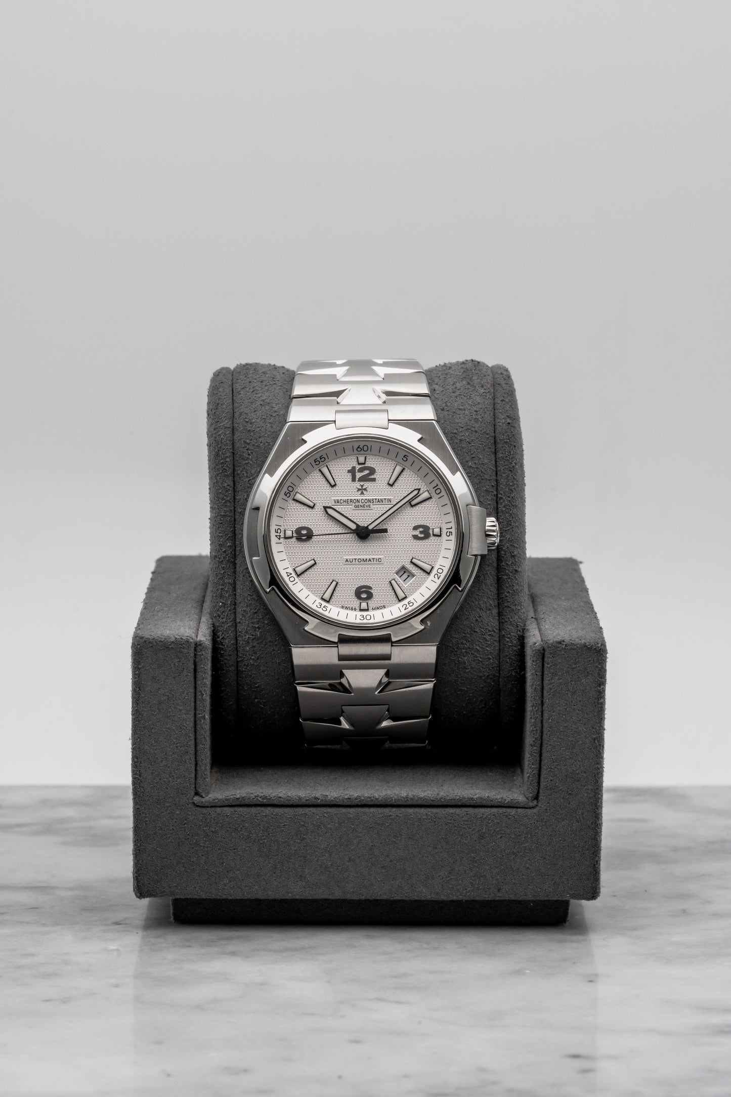 Vacheron Constantin Overseas 47040/B01A-9093, White Guilloché Dial, Stainless Steel