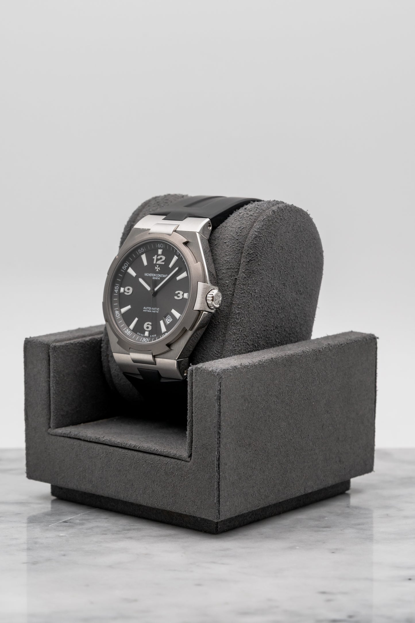 Vacheron Constantin Overseas 47040/000W-9500 Grey Dial