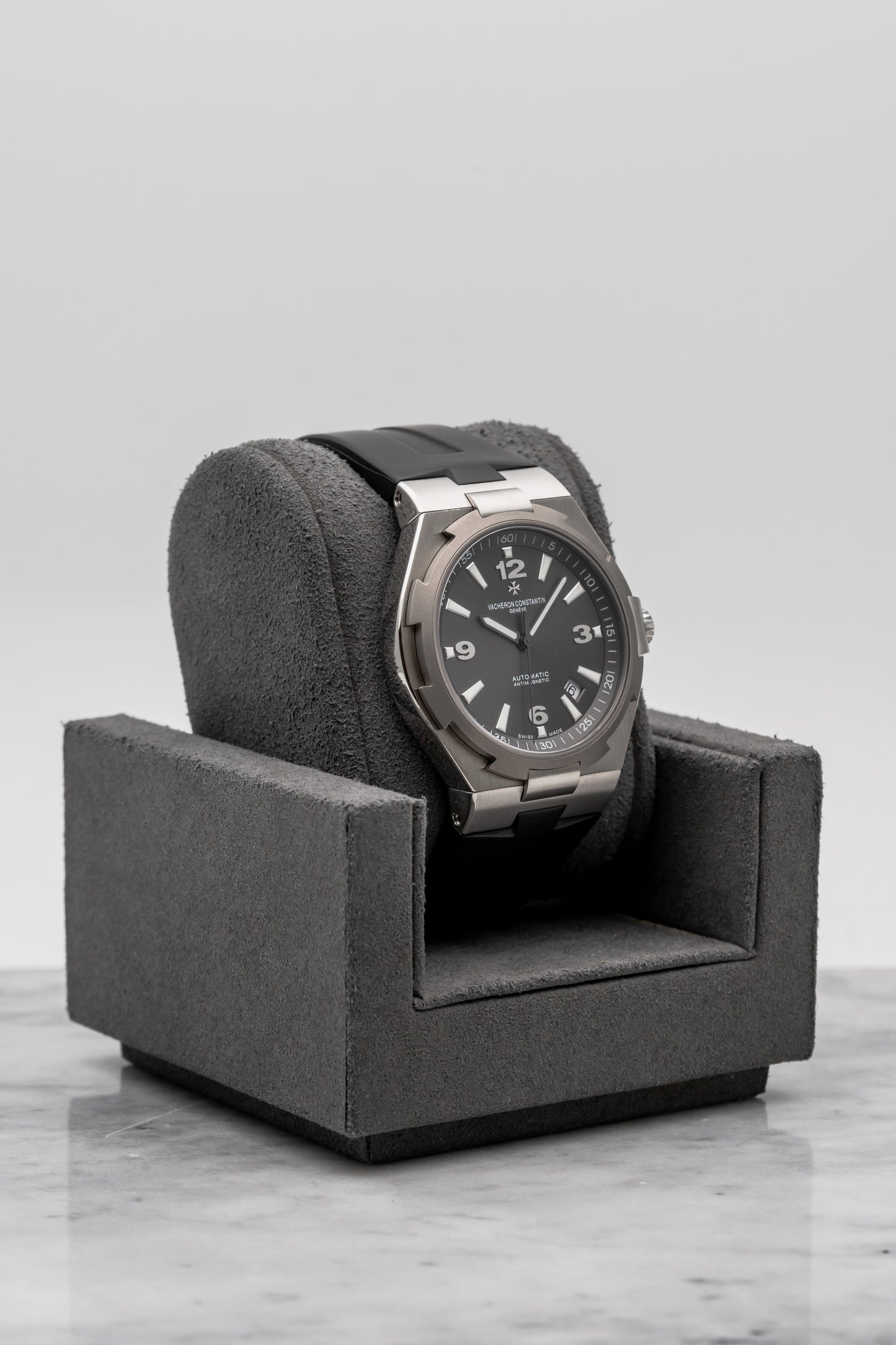 Vacheron Constantin Overseas 47040/000W-9500 Grey Dial
