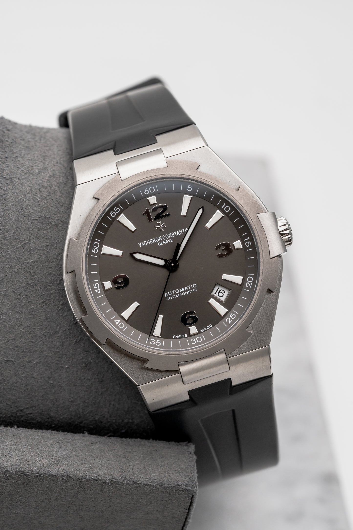 Vacheron Constantin Overseas 47040/000W-9500 Grey Dial