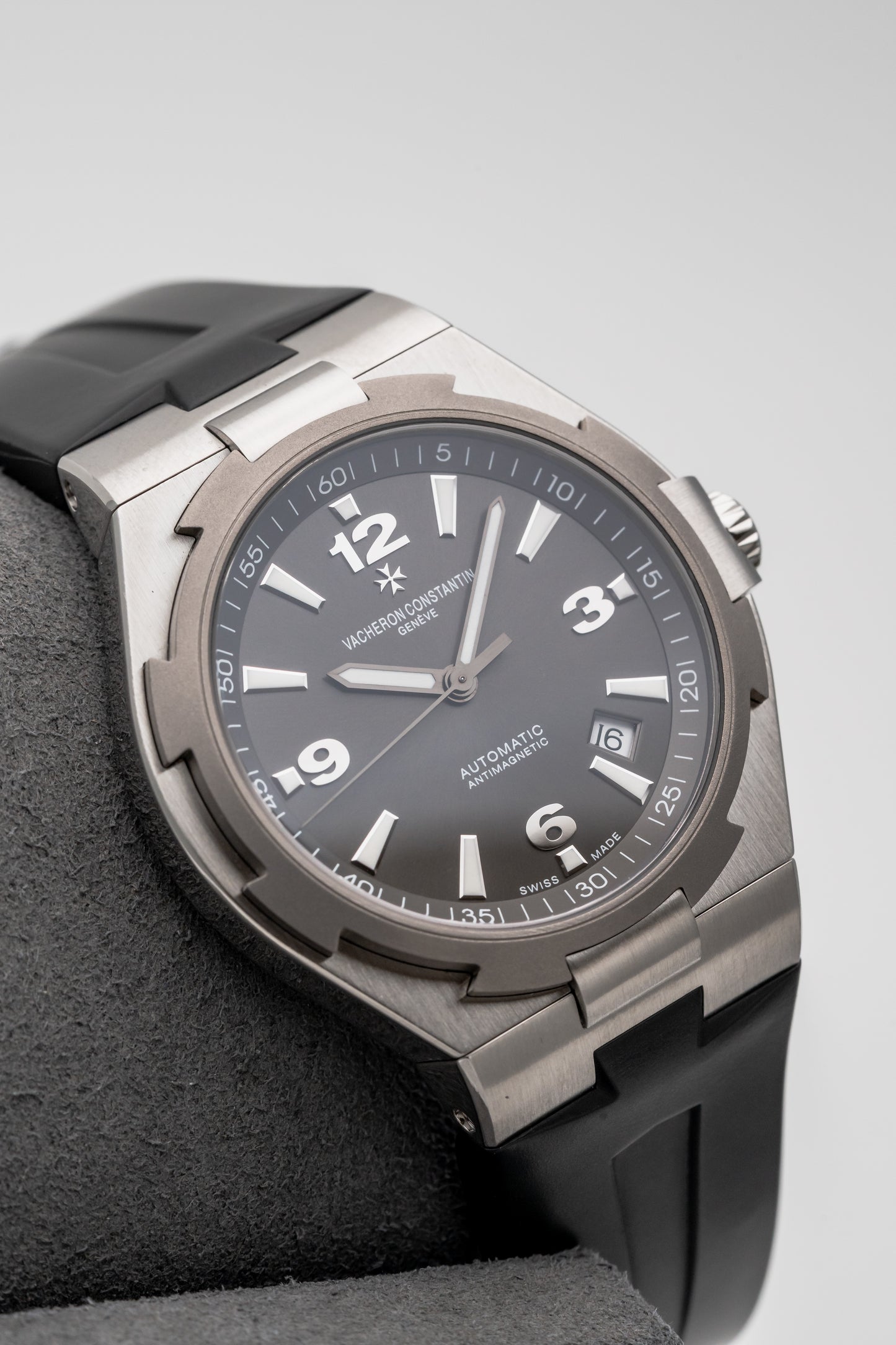 Vacheron Constantin Overseas 47040/000W-9500 Grey Dial