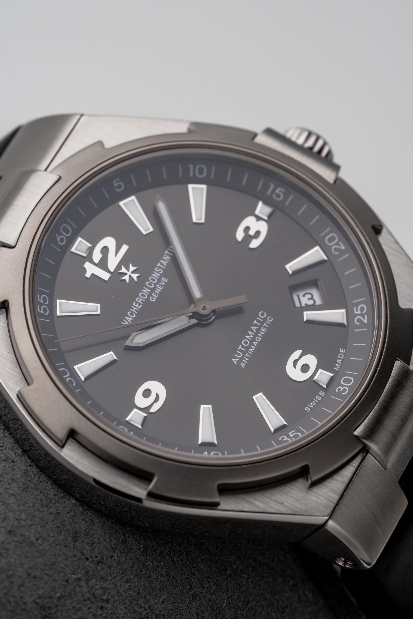 Vacheron Constantin Overseas Deep Stream 47040/000W-9500 Black Dial