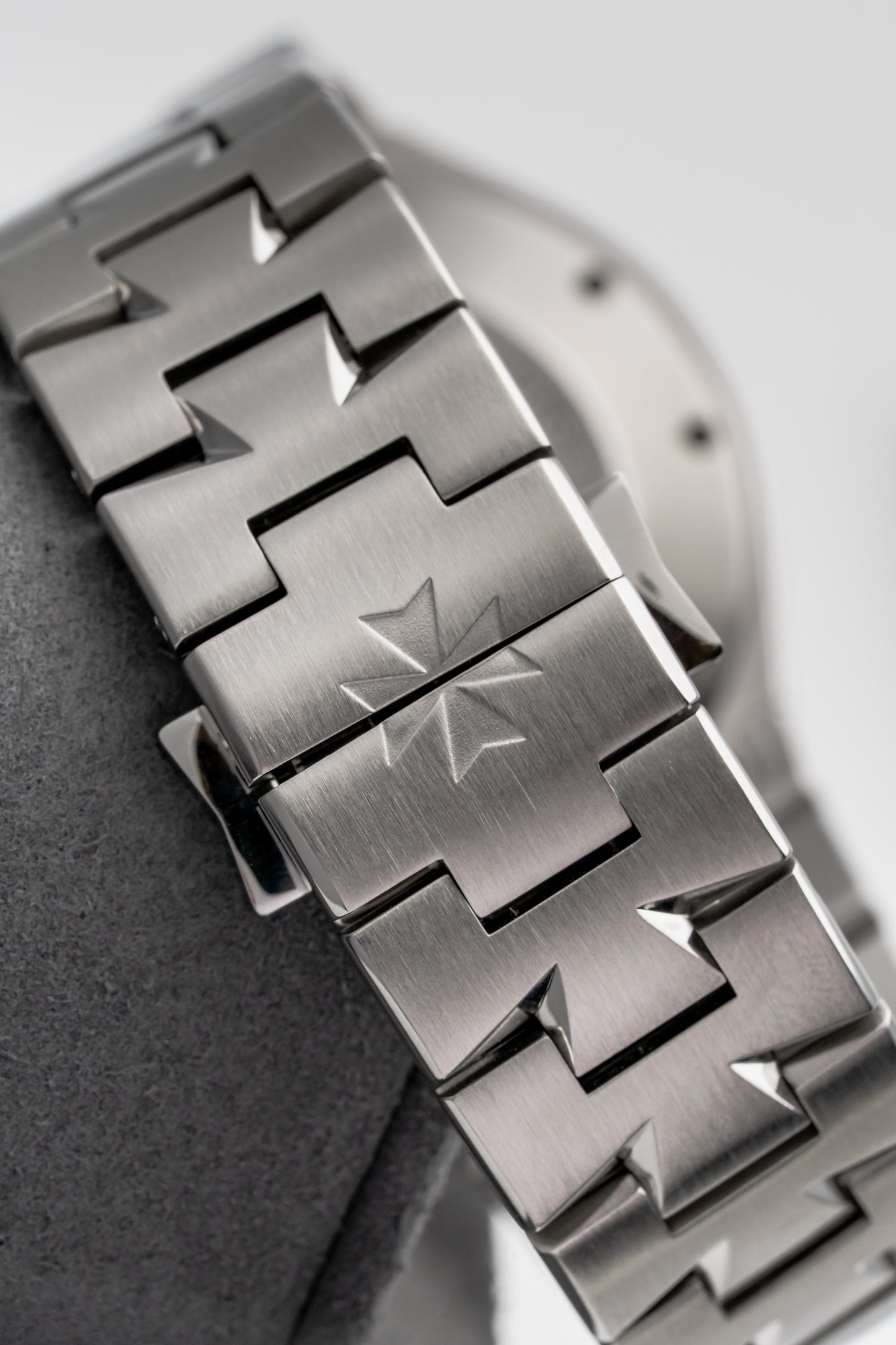 Vacheron Constantin Overseas Chronograph 49150/B01A-9095, White Dial