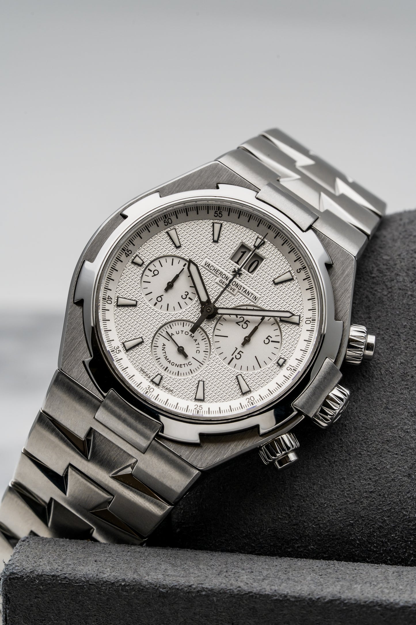 Vacheron Constantin Overseas Chronograph 49150/B01A-9095 – Stainless Steel, Silver Guilloché Dial