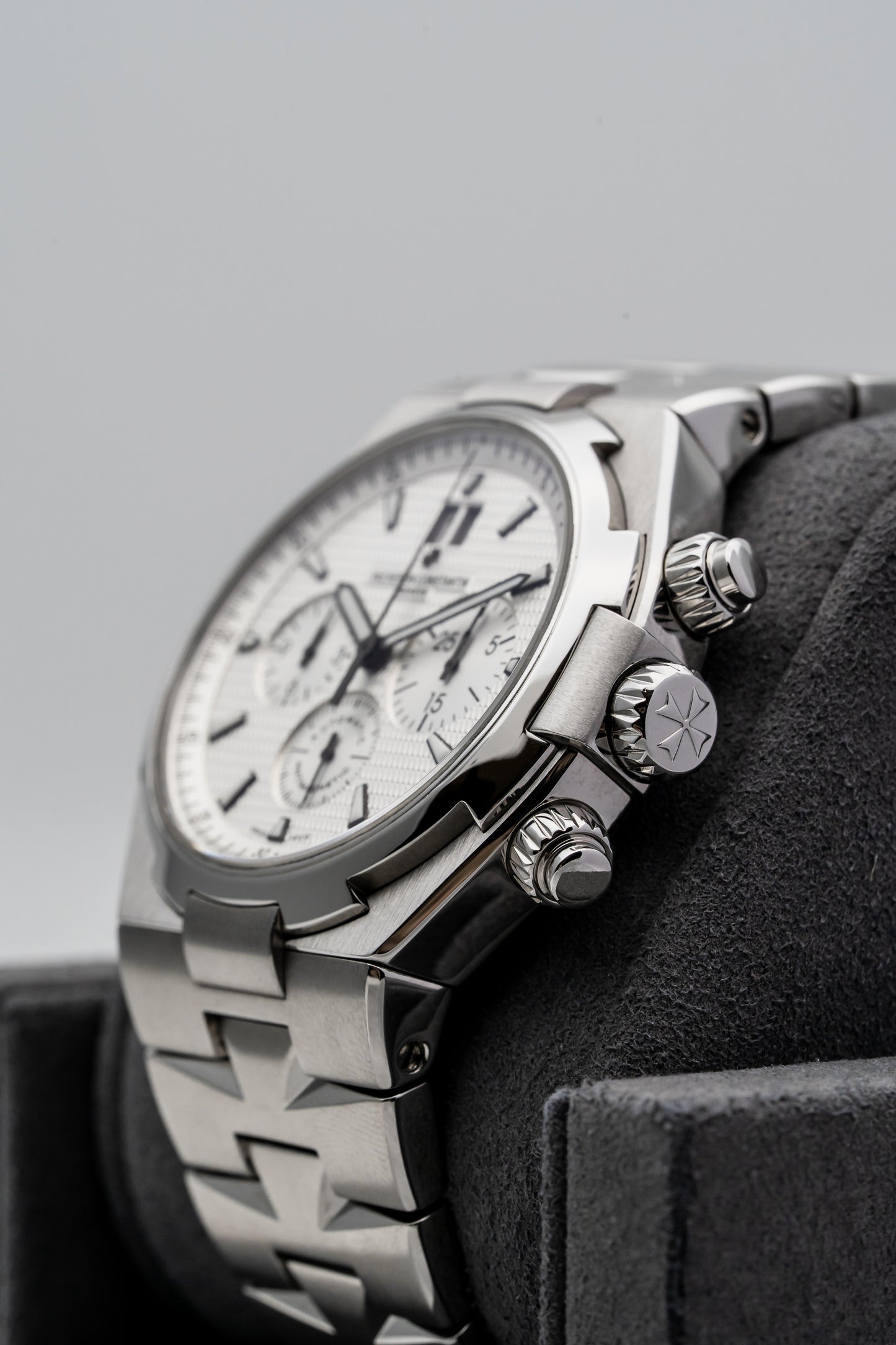 Vacheron Constantin Overseas Chronograph 49150/B01A-9095 – Stainless Steel, Silver Guilloché Dial