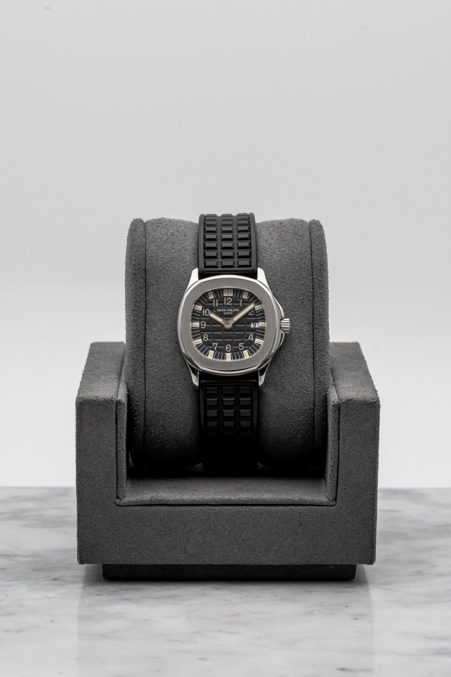 Patek Philippe Aquanaut Ladies 4960A, Black Dial