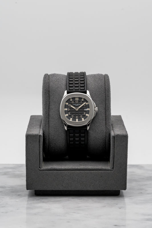 Patek Philippe Aquanaut Ladies 4960A, Black Dial