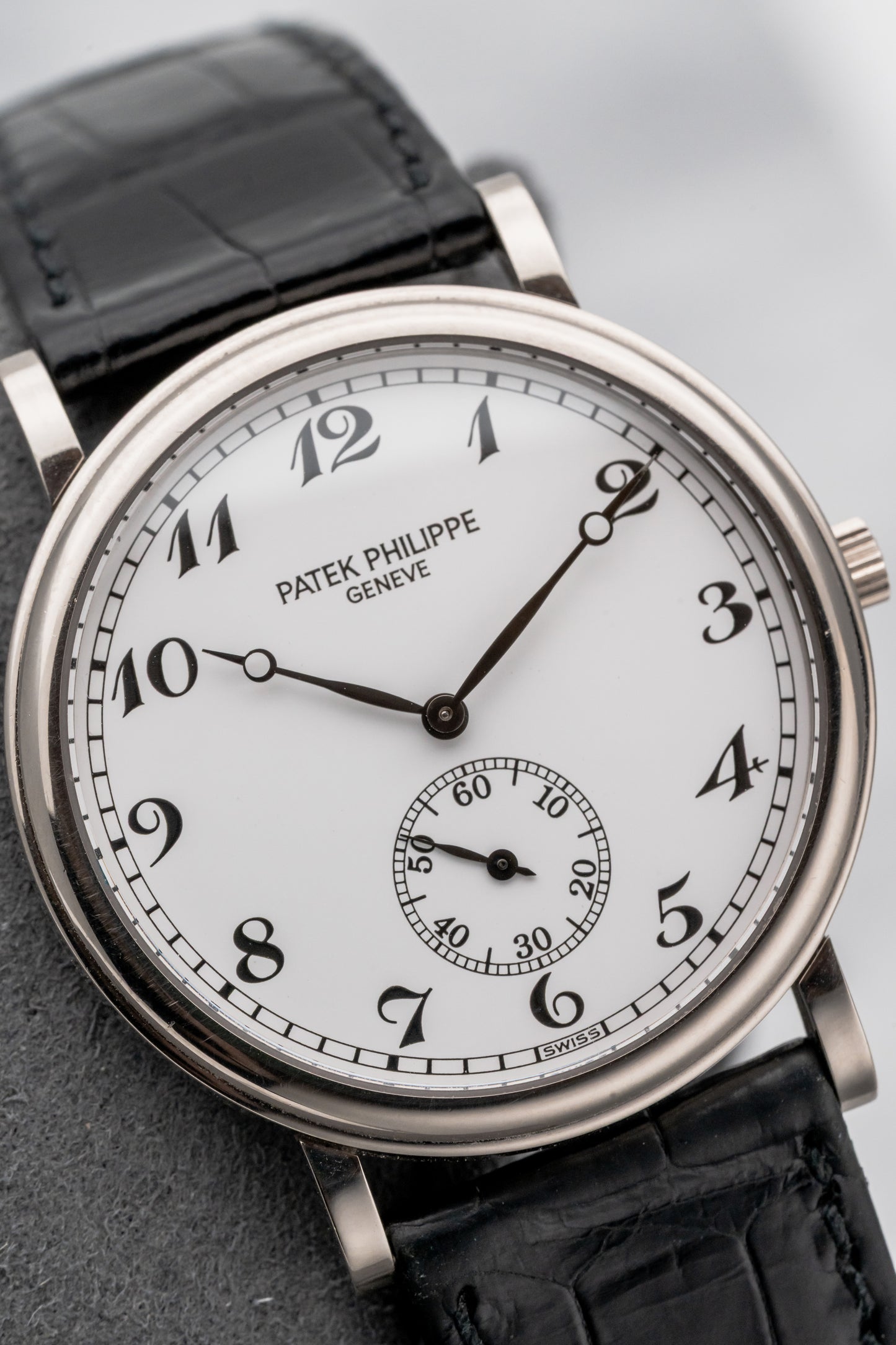 Patek Philippe Calatrava 5022G, Enamel Dial