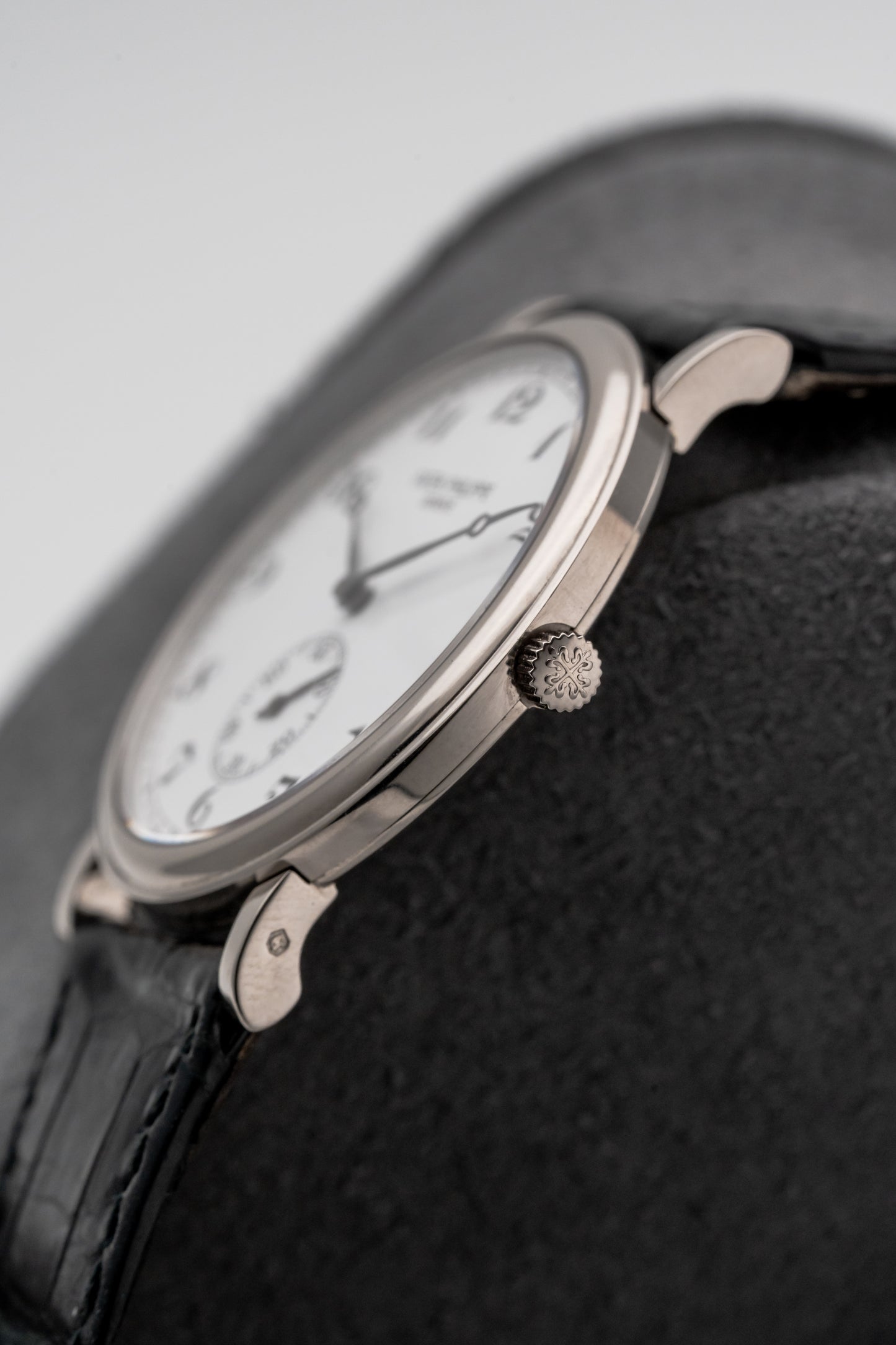 Patek Philippe Calatrava 5022G, Enamel Dial