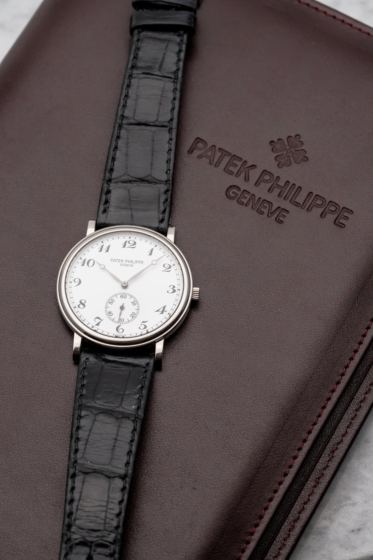 Patek Philippe Calatrava 5022G, Enamel Dial