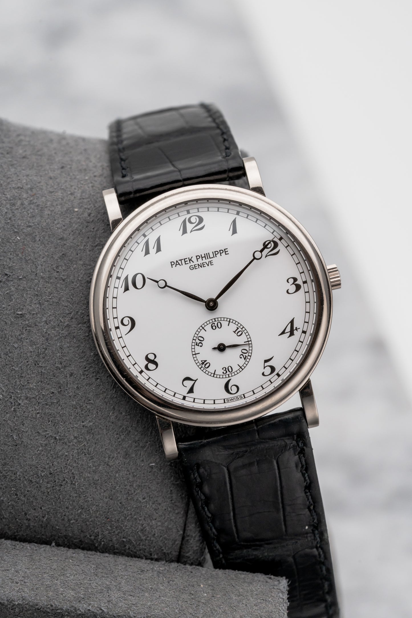 Patek Philippe Calatrava 5022G, Enamel Dial