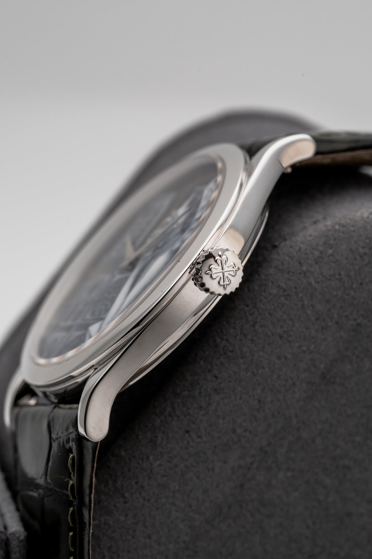 Patek Philippe Calatrava Notre Dame Rare Handcraft 5077P-099