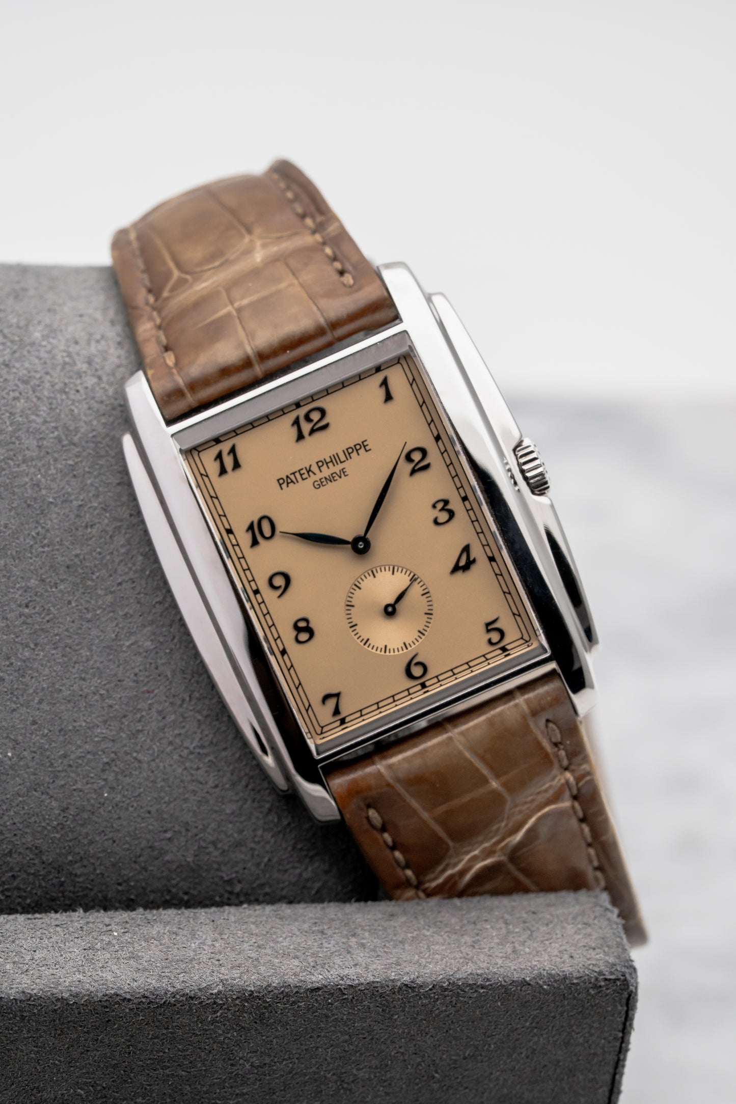Patek Philippe Gondolo Salmon 5124G, Salmon Dial