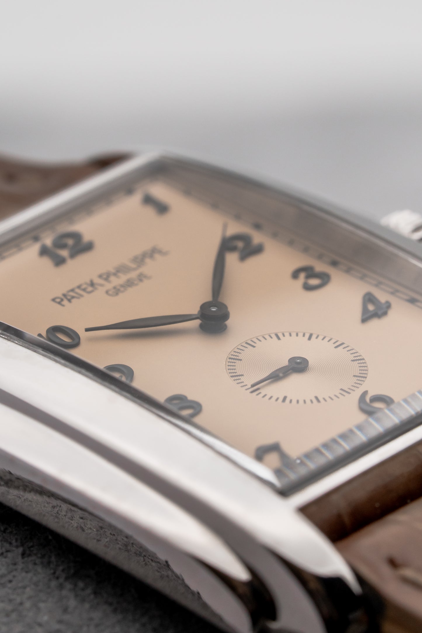 Patek Philippe Gondolo Salmon 5124G, Salmon Dial
