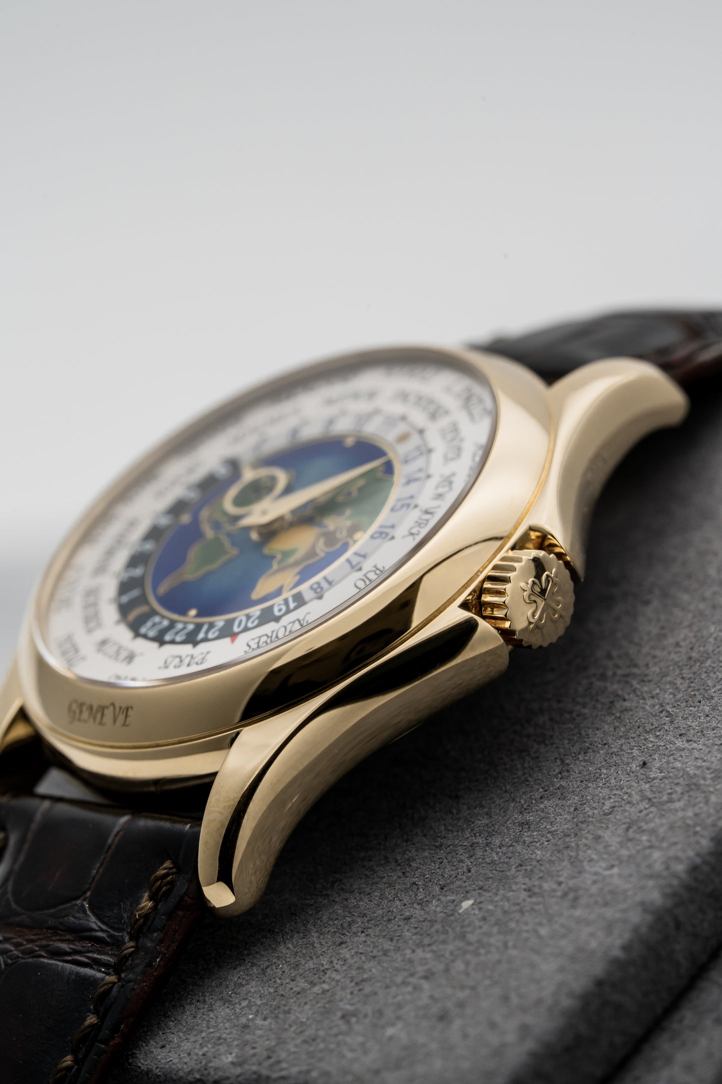 Patek Philippe 5131J-001 – Cloisonné Enamel World Time, Yellow Gold