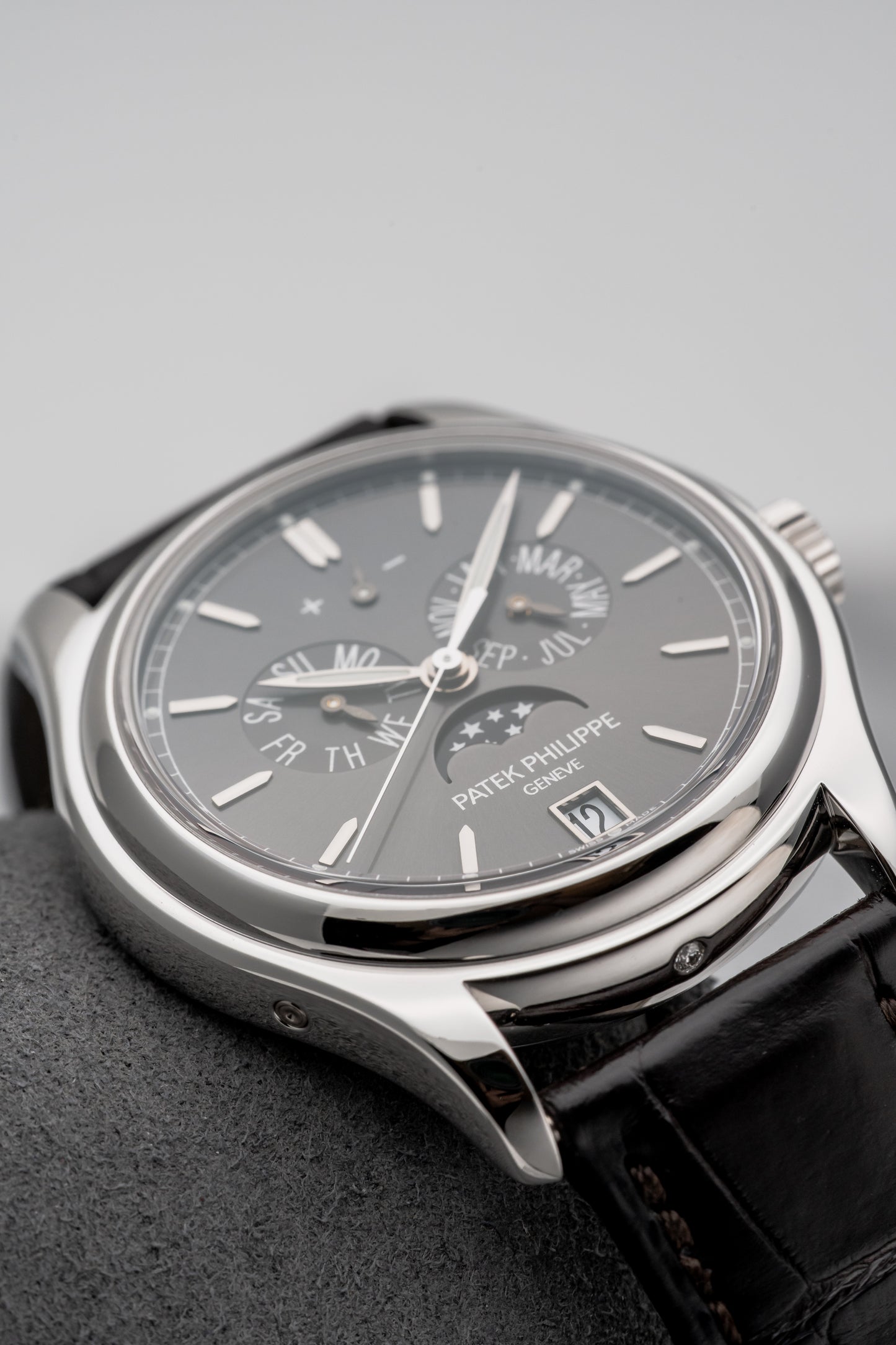 Patek Philippe Annual Calendar 5146P Platinum, Grey Dial