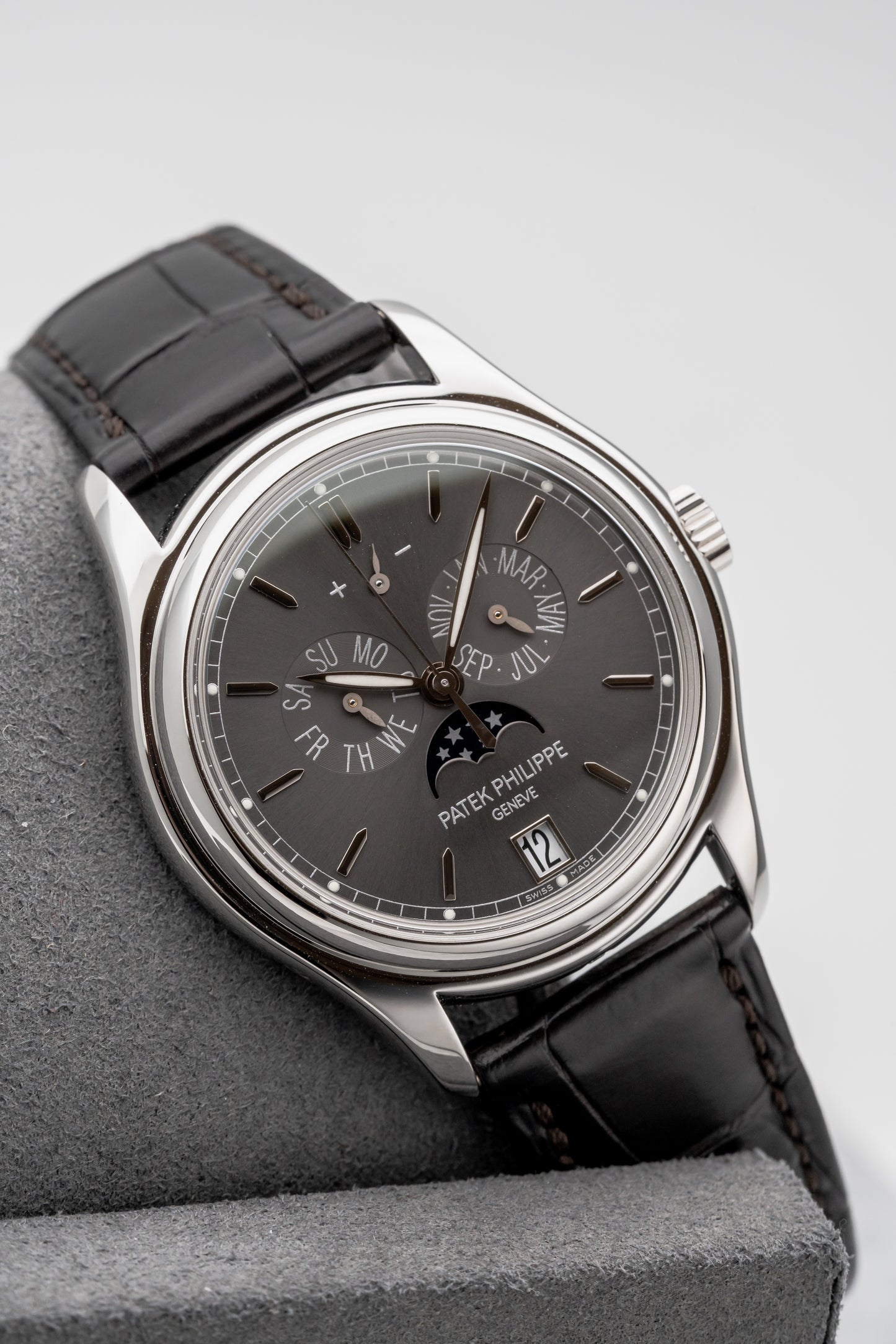 Patek Philippe Annual Calendar 5146P Platinum, Grey Dial