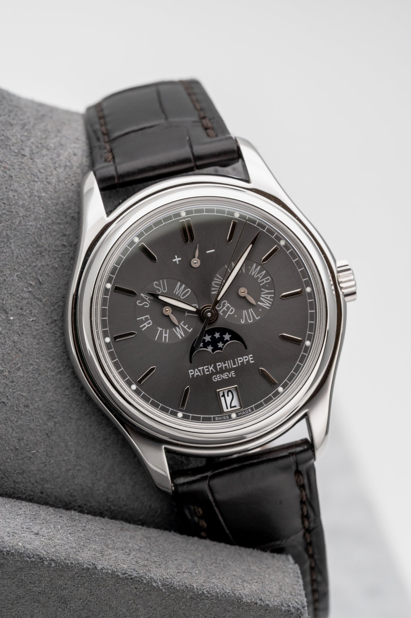 Patek Philippe Annual Calendar 5146P Platinum, Grey Dial