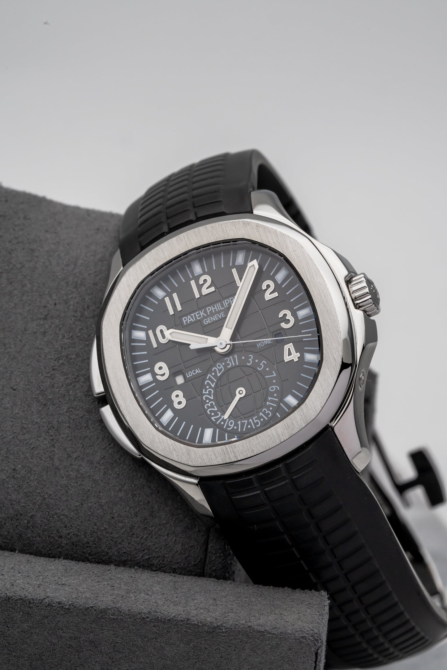 Patek Philippe Aquanaut Travel Time 5164A, Black Dial